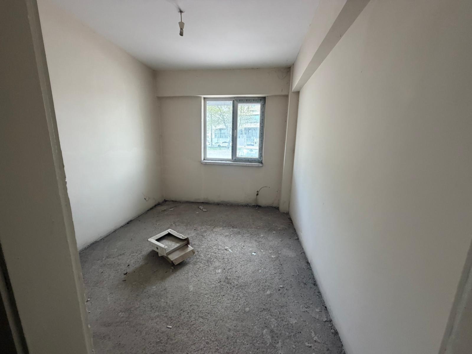 CADDE'DE OFİSE UYGUN KİRALIK YAPILI DAİRE - Resim 10