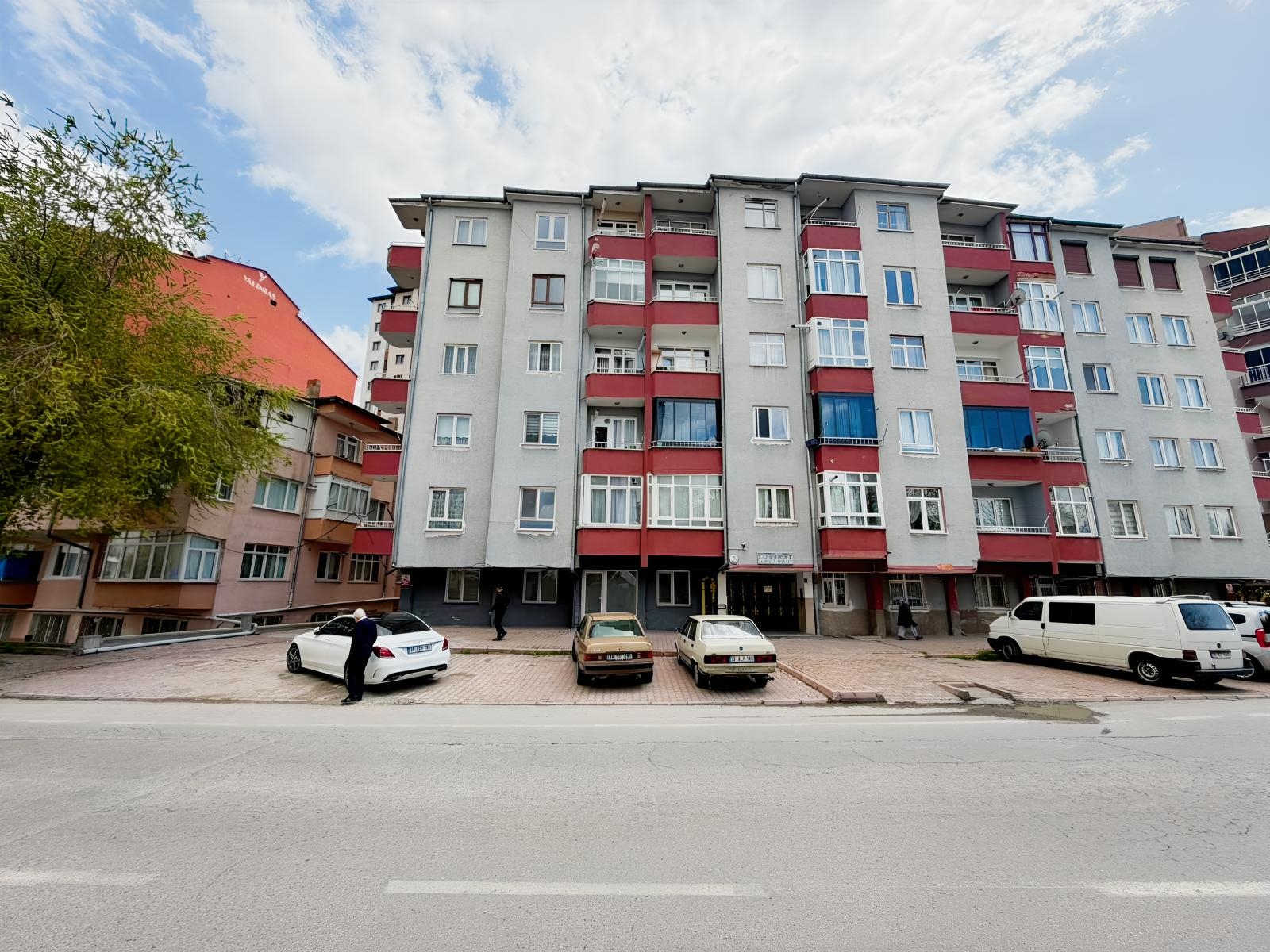 CADDE'DE OFİSE UYGUN KİRALIK YAPILI DAİRE - Resim 7