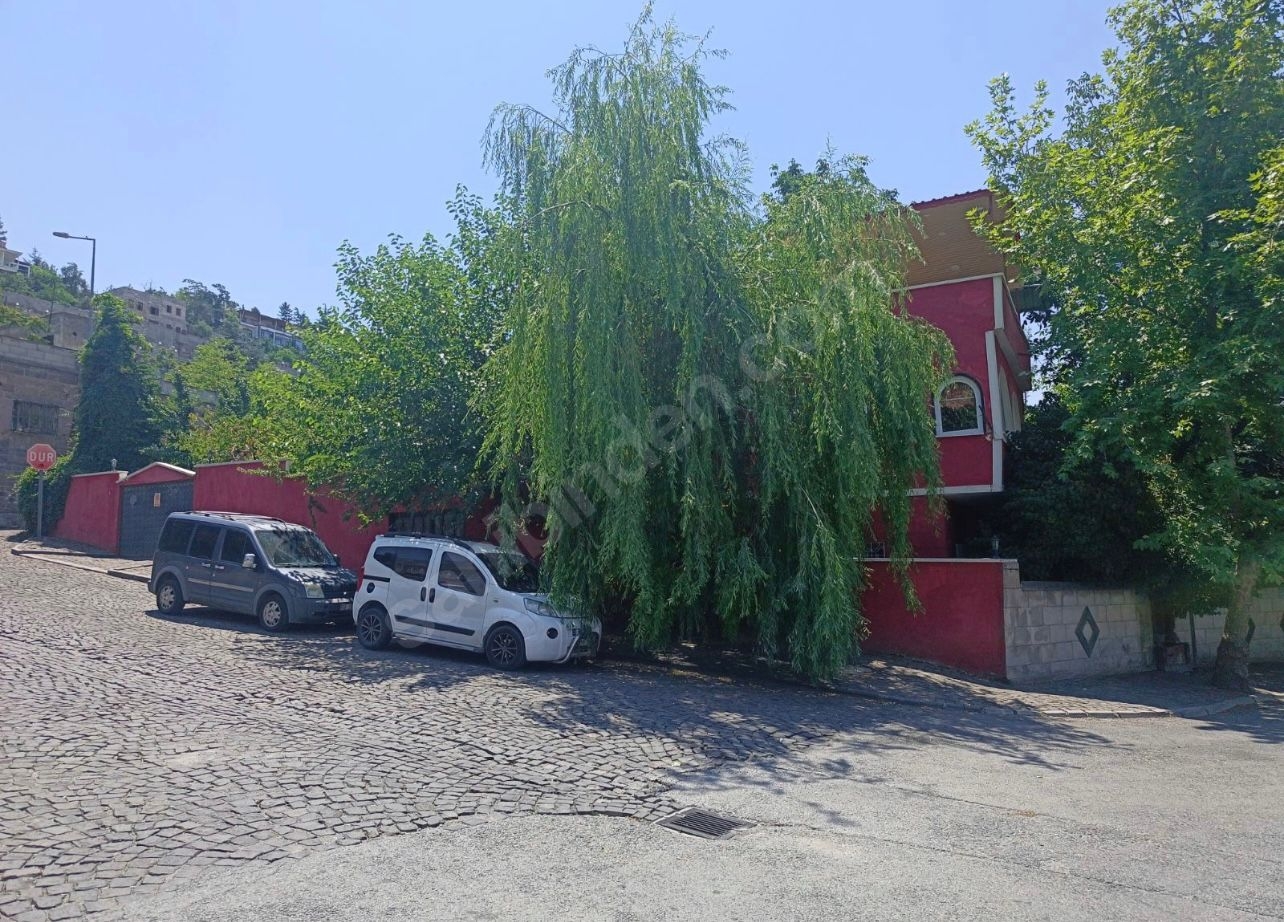 TALASIN SEÇKİN LOKASYONUNDA TİCARİ POTANSİYELLİ KÖŞE VİLLA