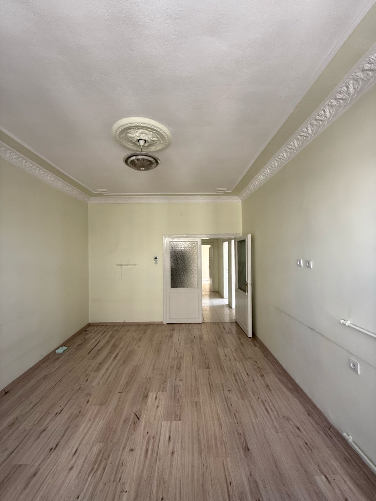 İSTASYON CADDESİNDE OFİS OLMAYA UYGUN SATILIK 3+1 DAİRE - Resim 4