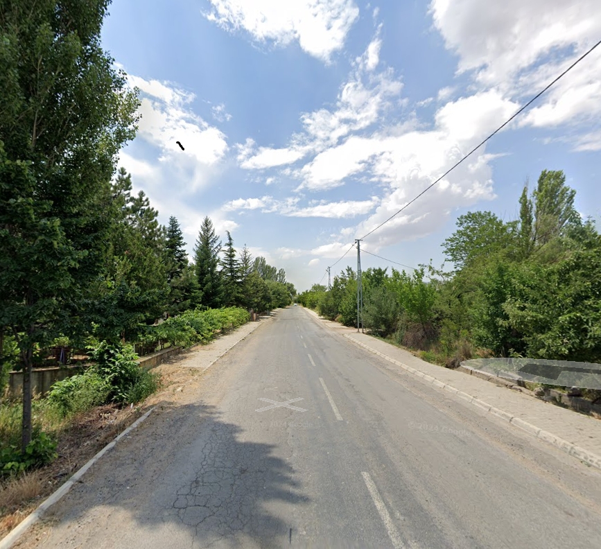 GÜNEŞLİ KÖYE YAKIN GÖLYERİNDE SATILIK 1300 M2 BAKIMLI TARLA - Resim 4
