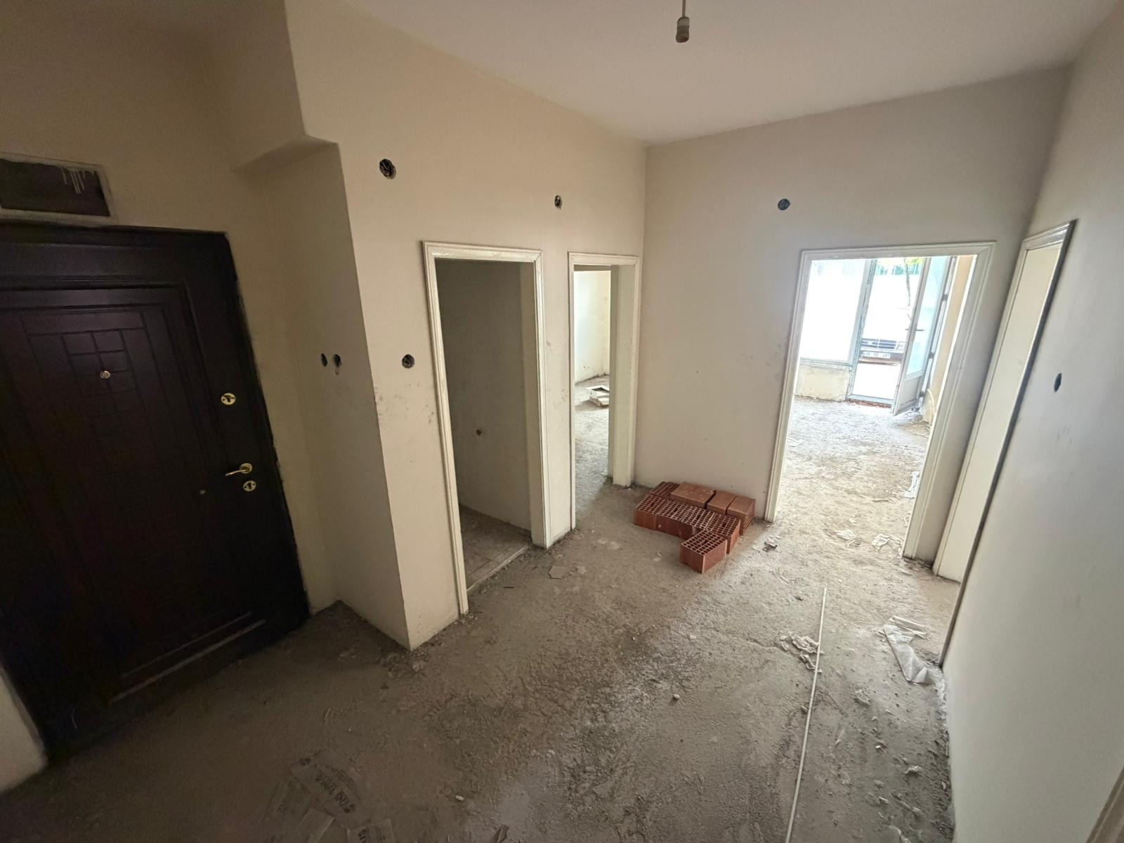 CADDE'DE OFİSE UYGUN KİRALIK YAPILI DAİRE