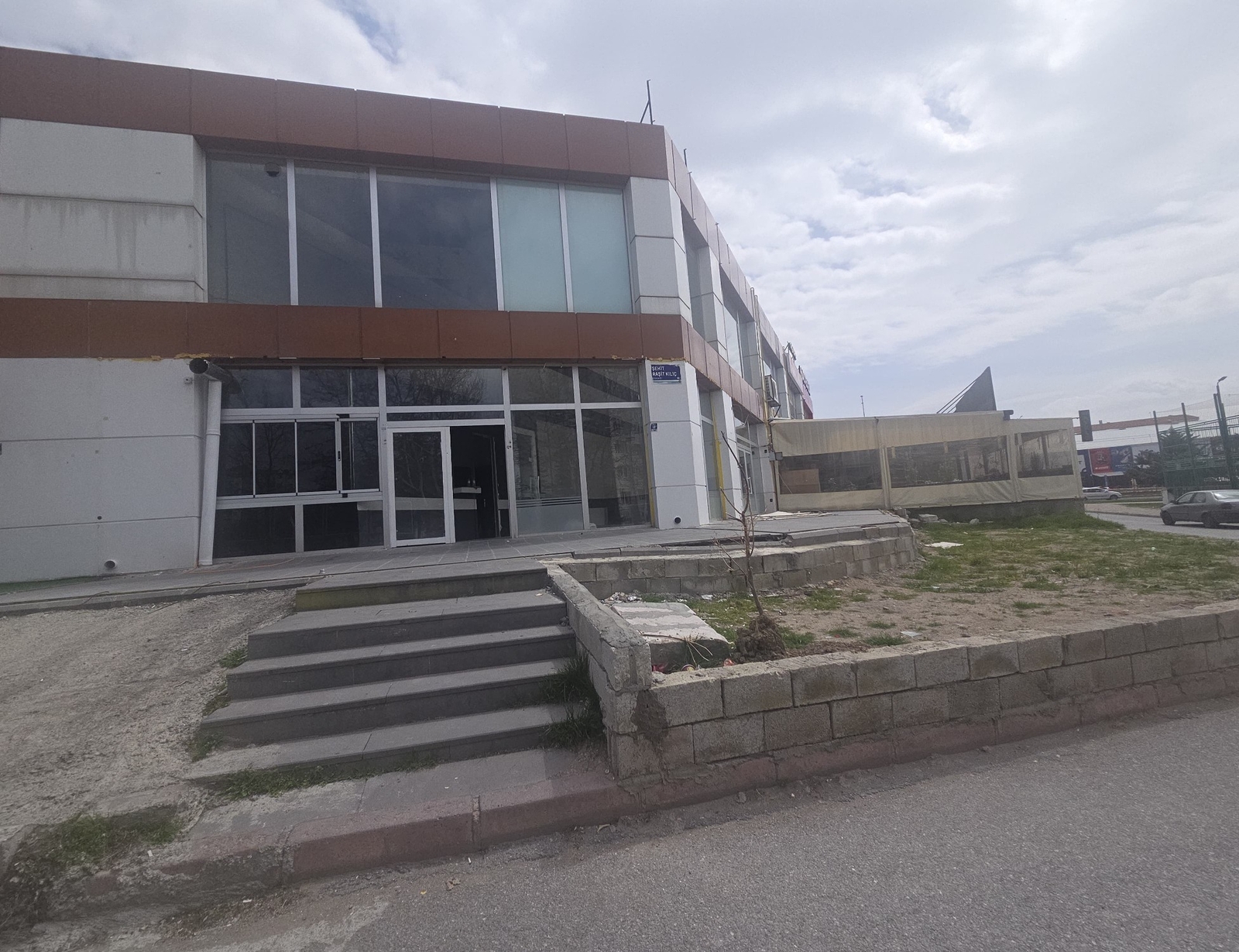 BEYAZŞEHİR'DE VERANDA İLE 480 METREKARE KULANIMLI BACALI DÜKKAN - Resim 3
