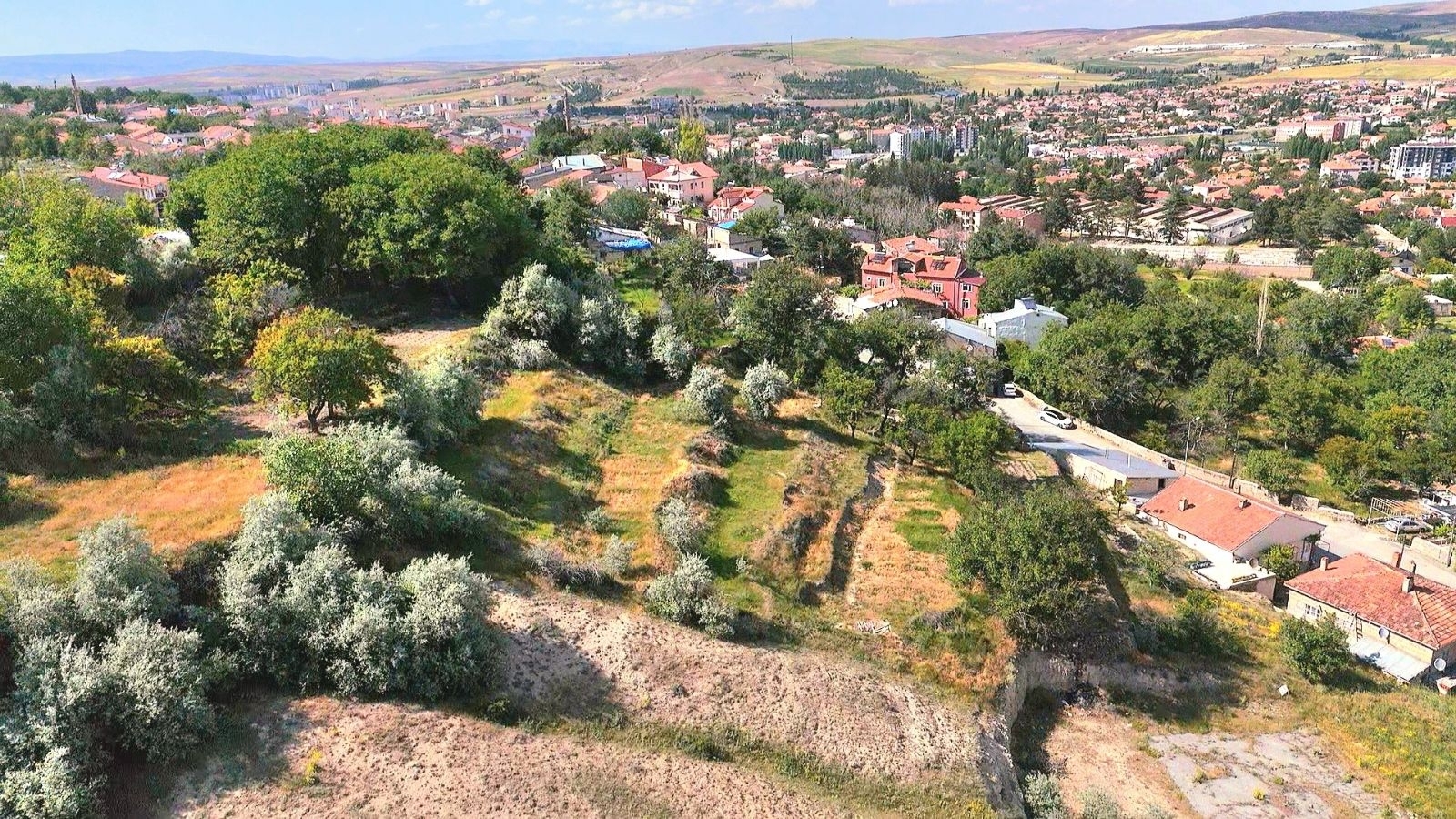 bünyan merkezde manzaralı BAHÇE 2.275m ACİLL
