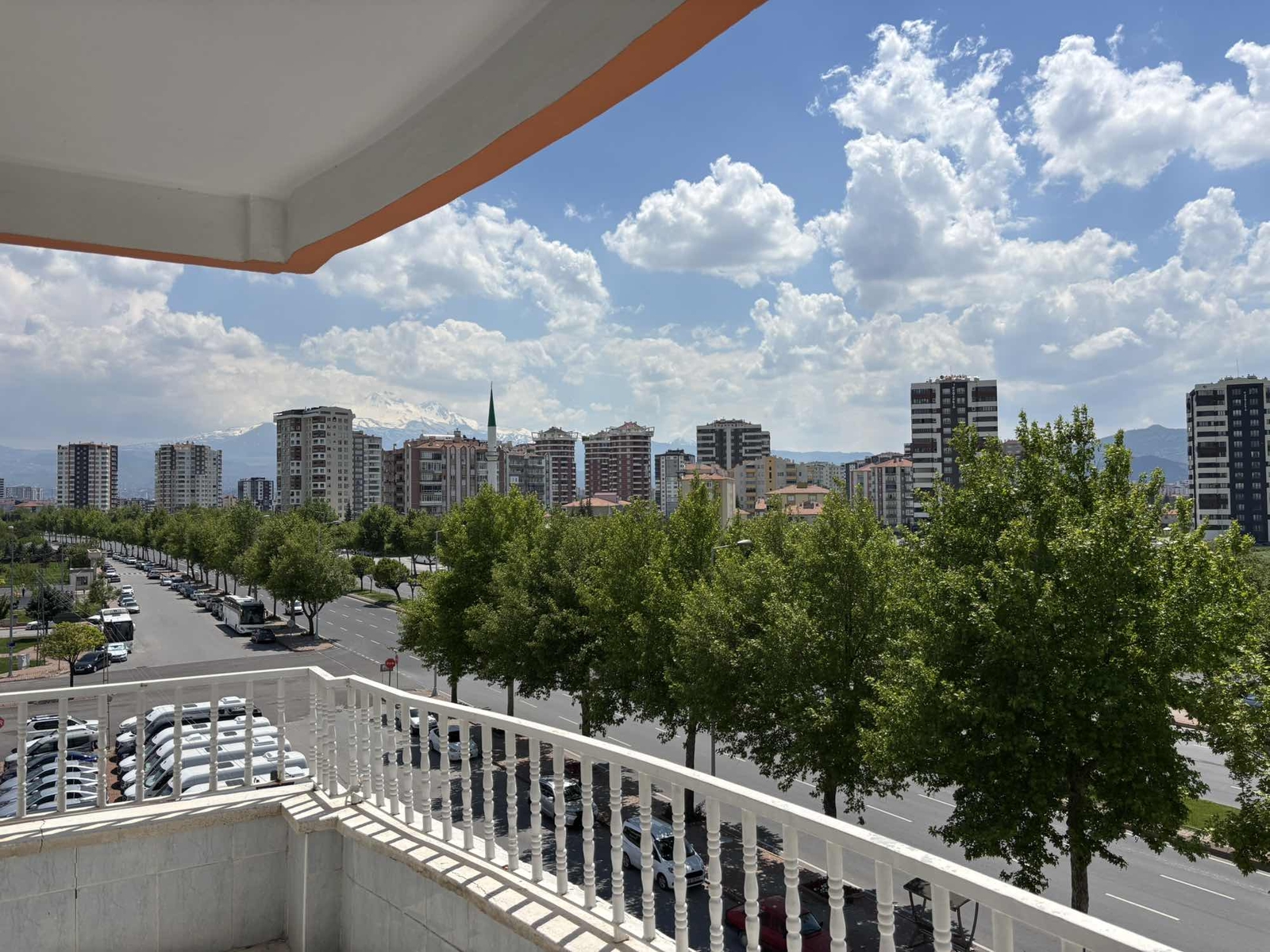 Havalimanı Yolunda 3+1 Satılık Daire