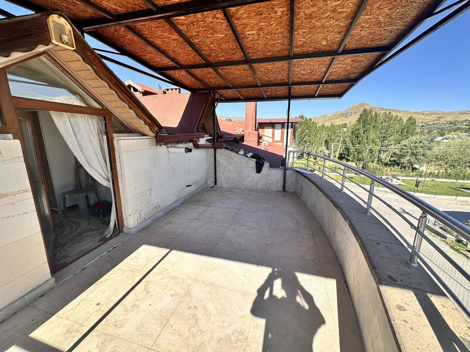 DUAYERİ MAHALLESİ TERAS KAT 1+1 EŞYALI KİRALIK DAİRE - Resim 8