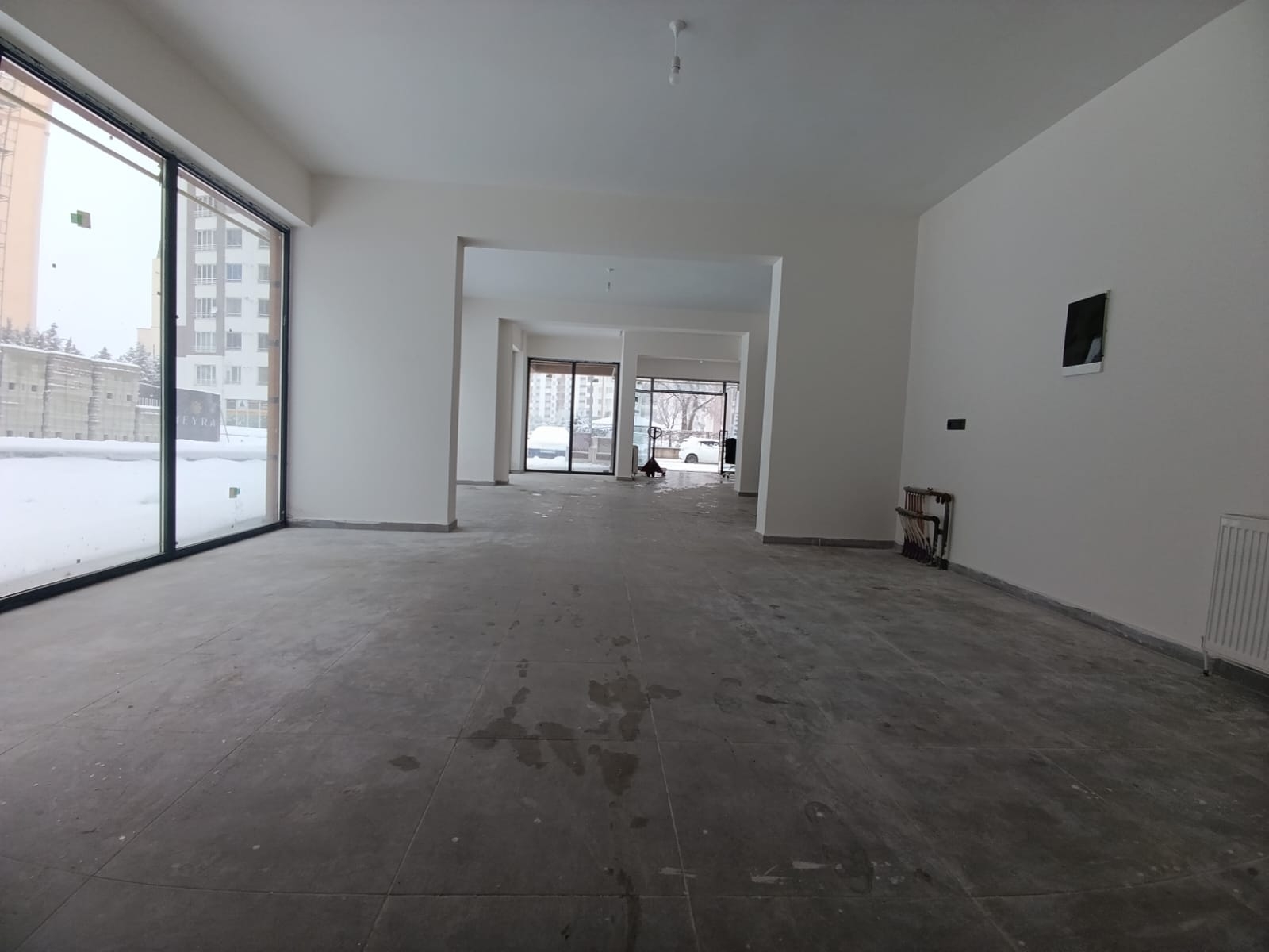 Küçük Ali Mahallesinde Kiralık Sıfır Köşe Dükkan