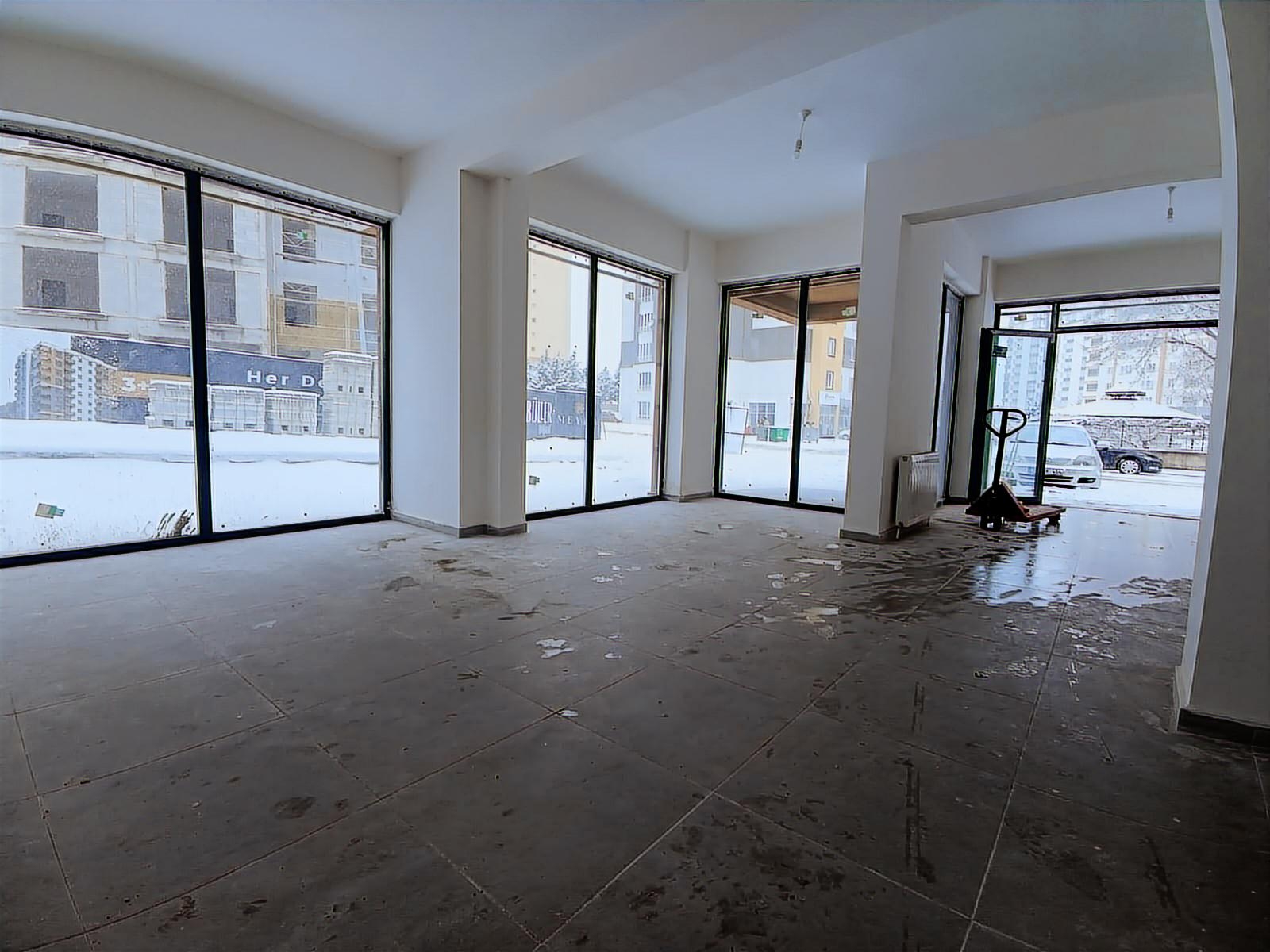 Küçük Ali Mahallesinde Kiralık Sıfır Köşe Dükkan - Resim 3