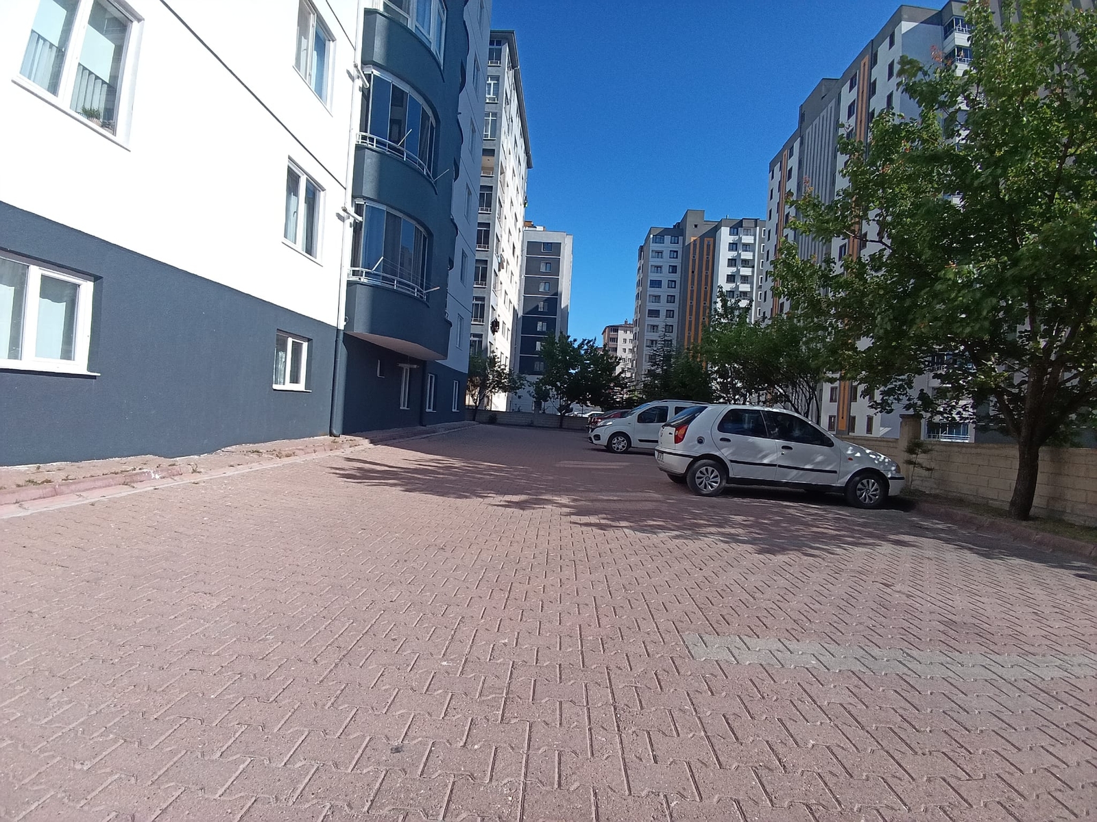 Erkilet'te Merkezi Konumda Satılık Geniş 3+1 Daire - Resim 3