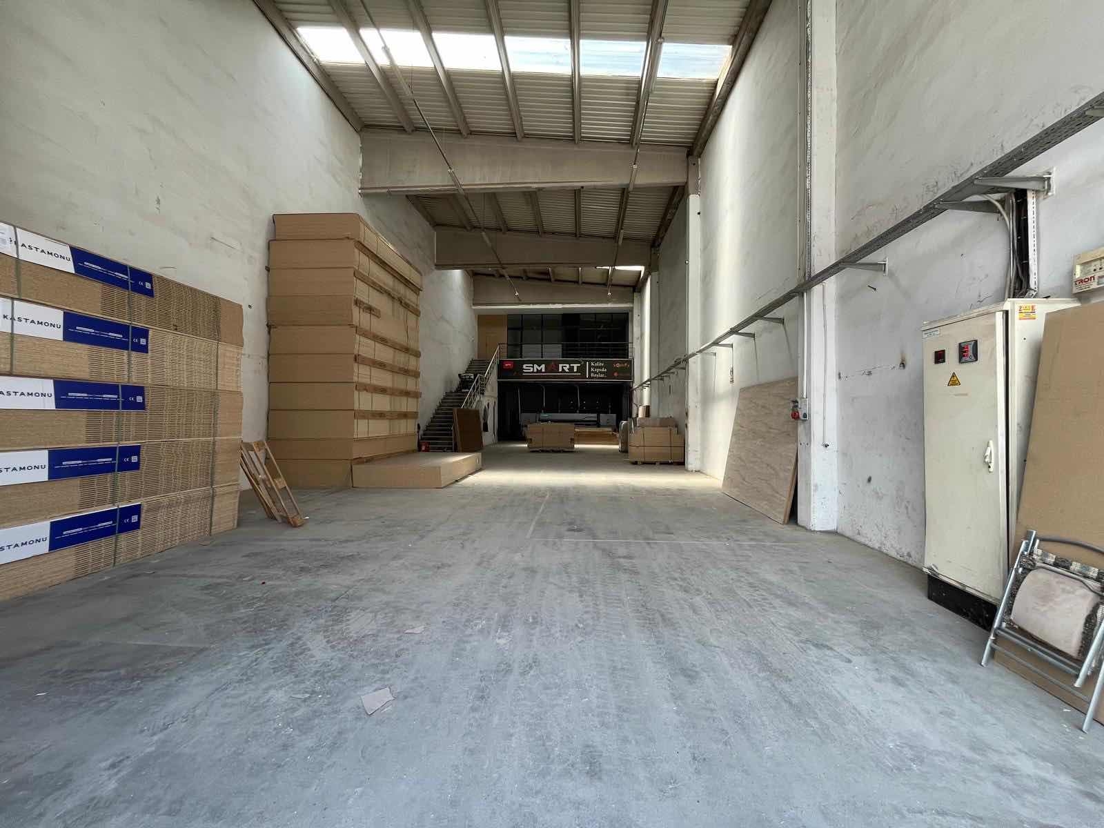 MOBİLYAKENT'DE SATILIK 400m2 DÜKKAN