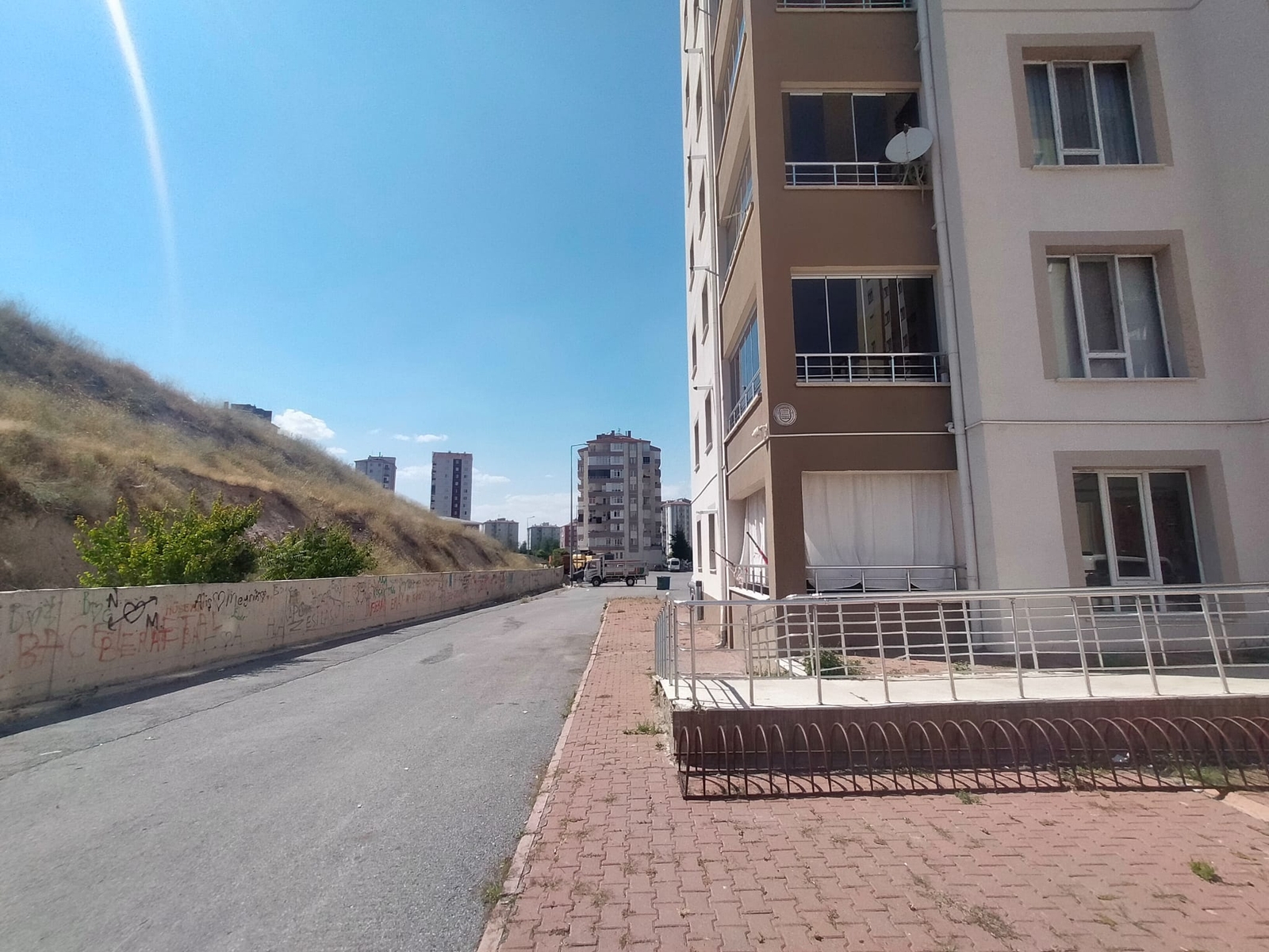 BELSİN KOCATEPE'DE DÖRT YANI AÇIK TEMİZ 3+1 YAPSAT DAİRE - Resim 3