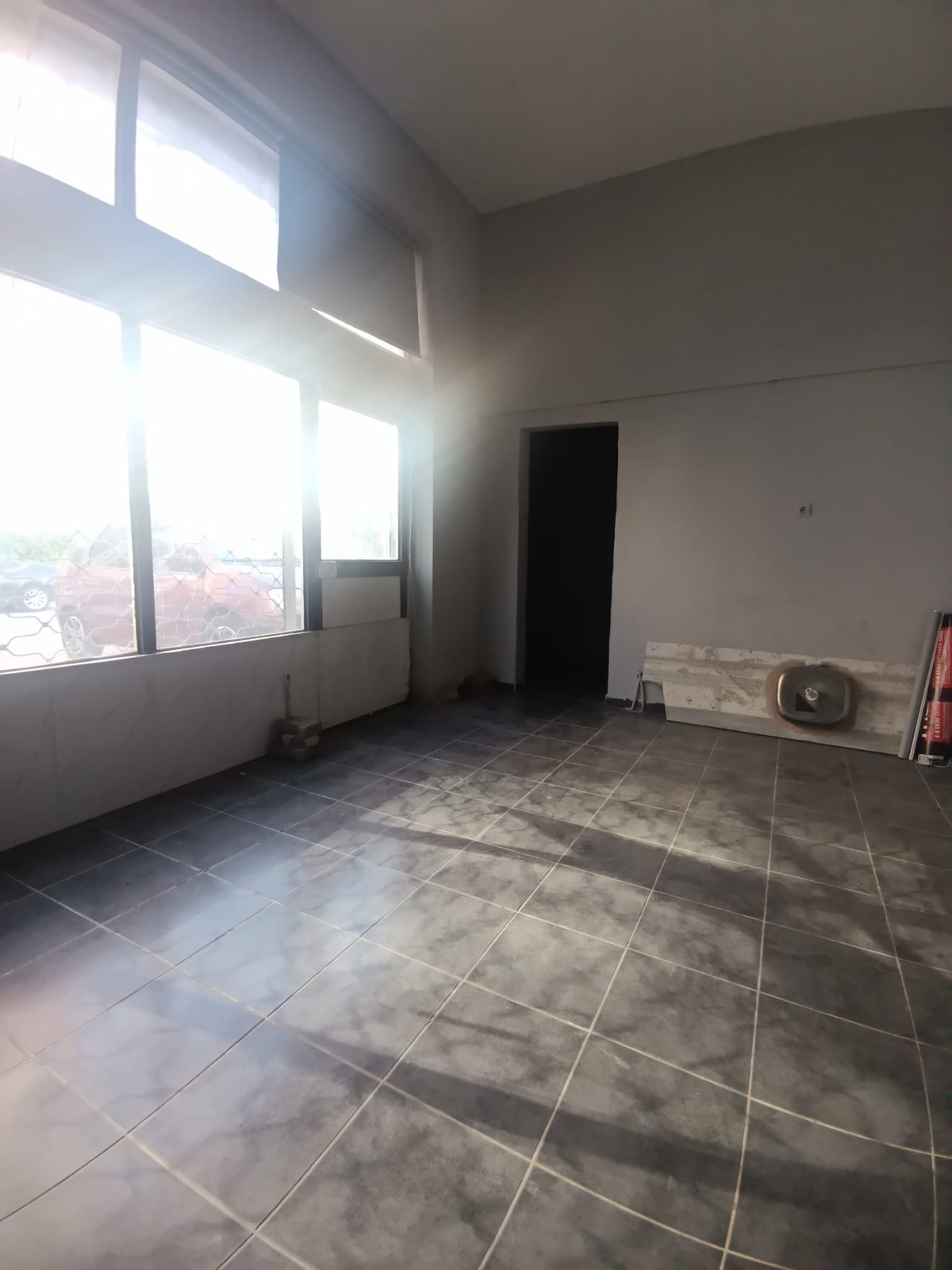 Mithatpaşada Önü Açık Otaparklı Satılık - Resim 5