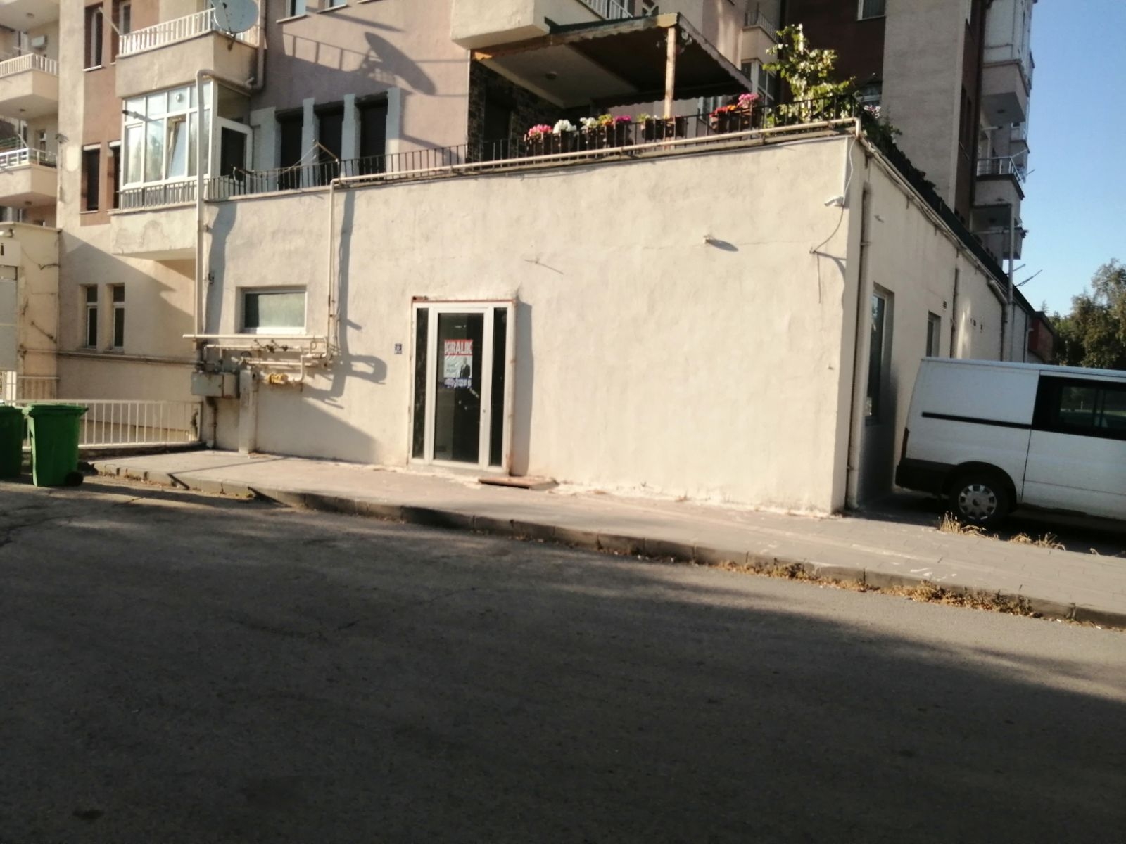 OSMAN KAVUNCU MH'DE MÜKEMMEL KONUMDA 400 M2 "KİRALIK" DÜKKAN - Resim 4