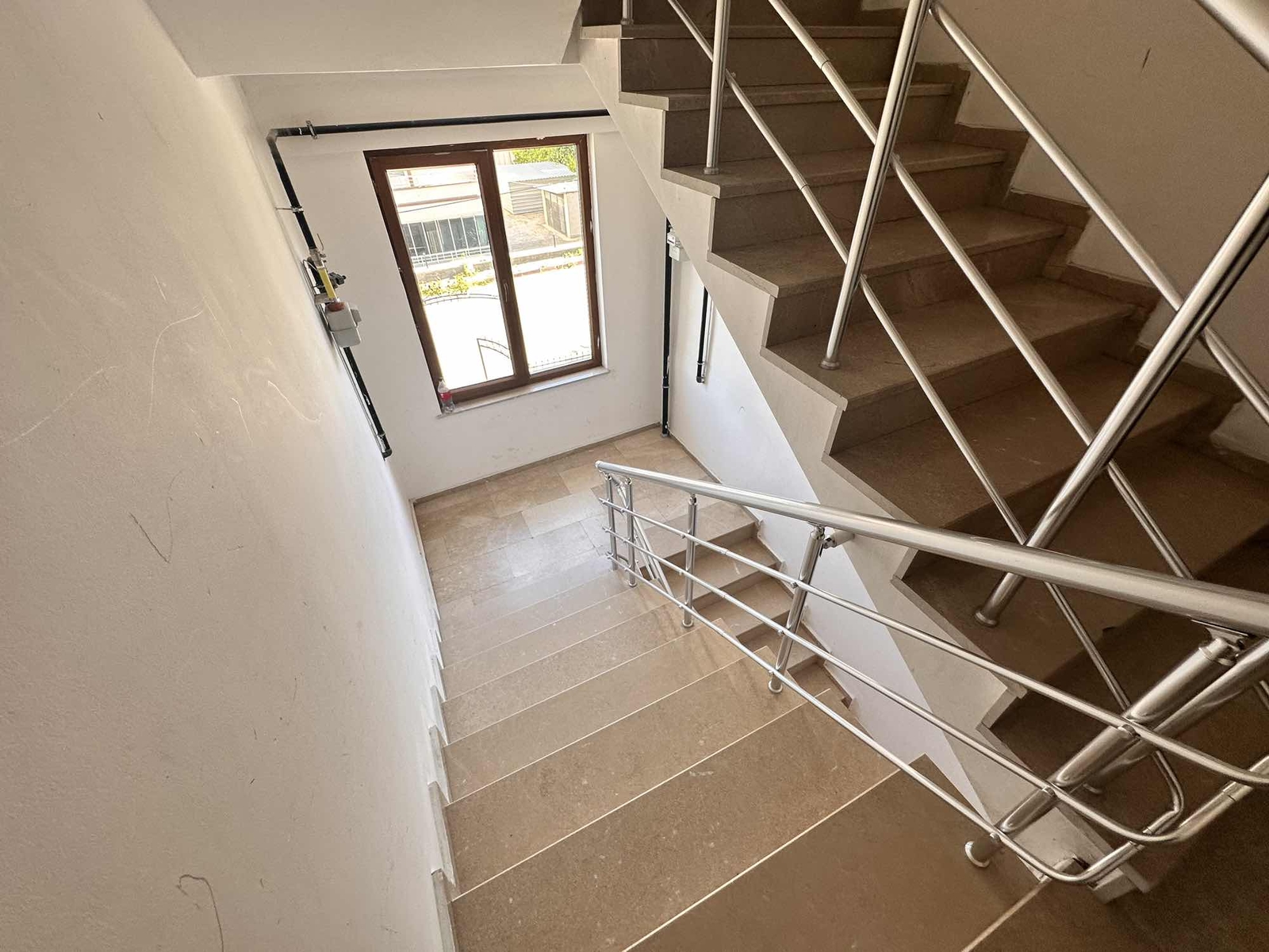 DUAYERİ MAHALLESİ TERAS KAT 1+1 EŞYALI KİRALIK DAİRE - Resim 3