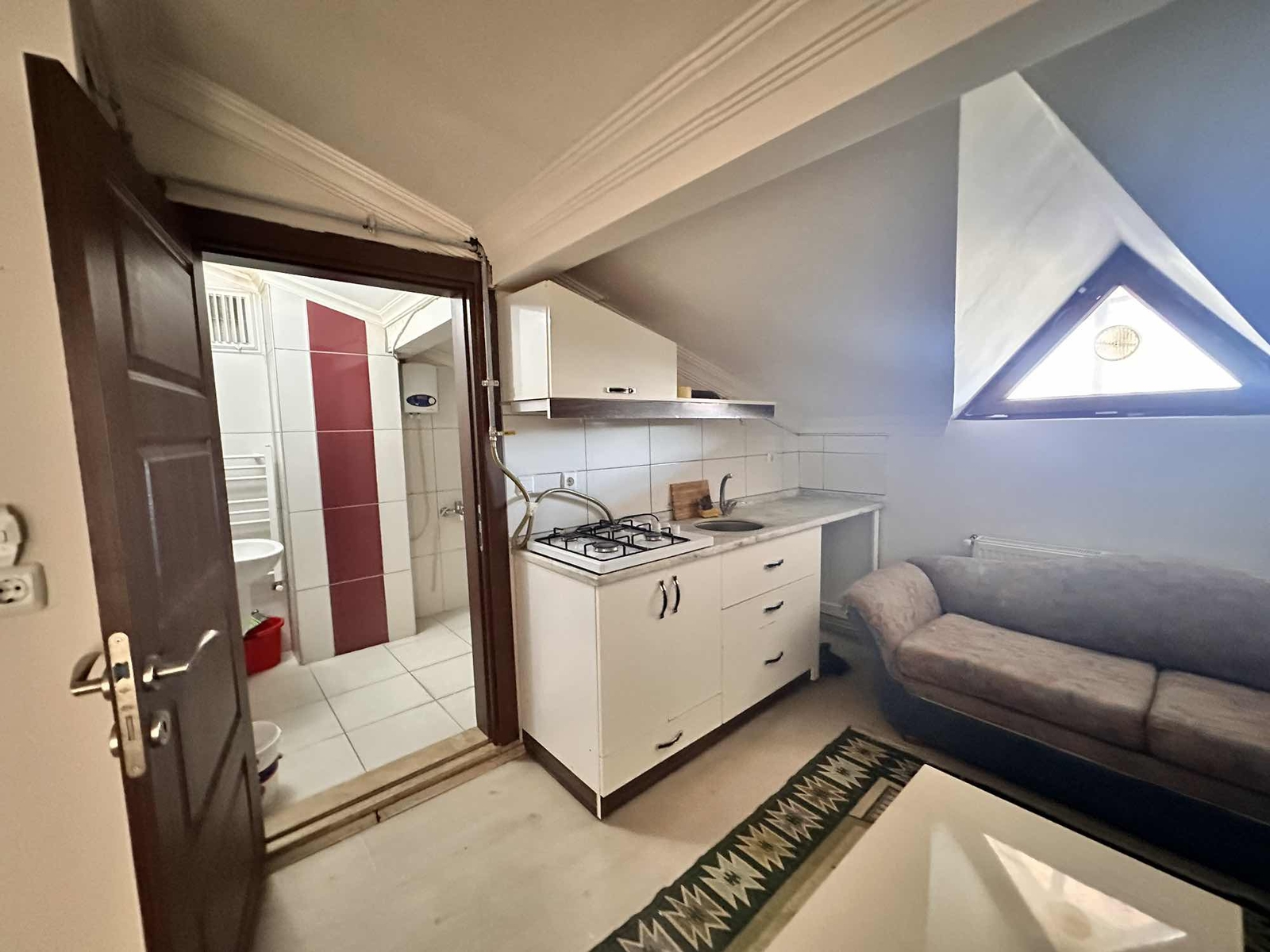 DUAYERİ MAHALLESİ TERAS KAT 1+1 EŞYALI KİRALIK DAİRE - Resim 5