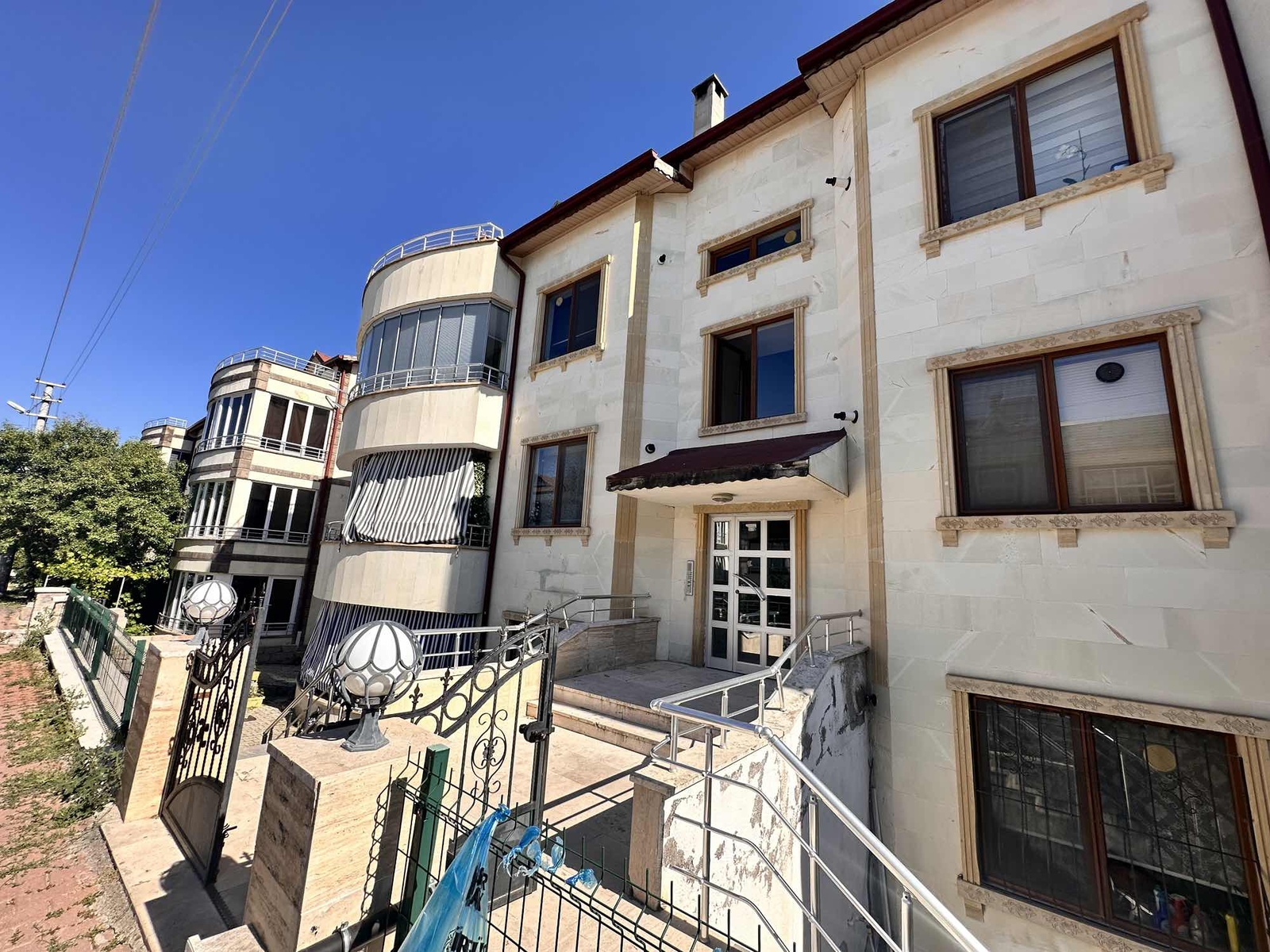 DUAYERİ MAHALLESİNDE 1+1 EŞYALI KİRALIK DAİRE