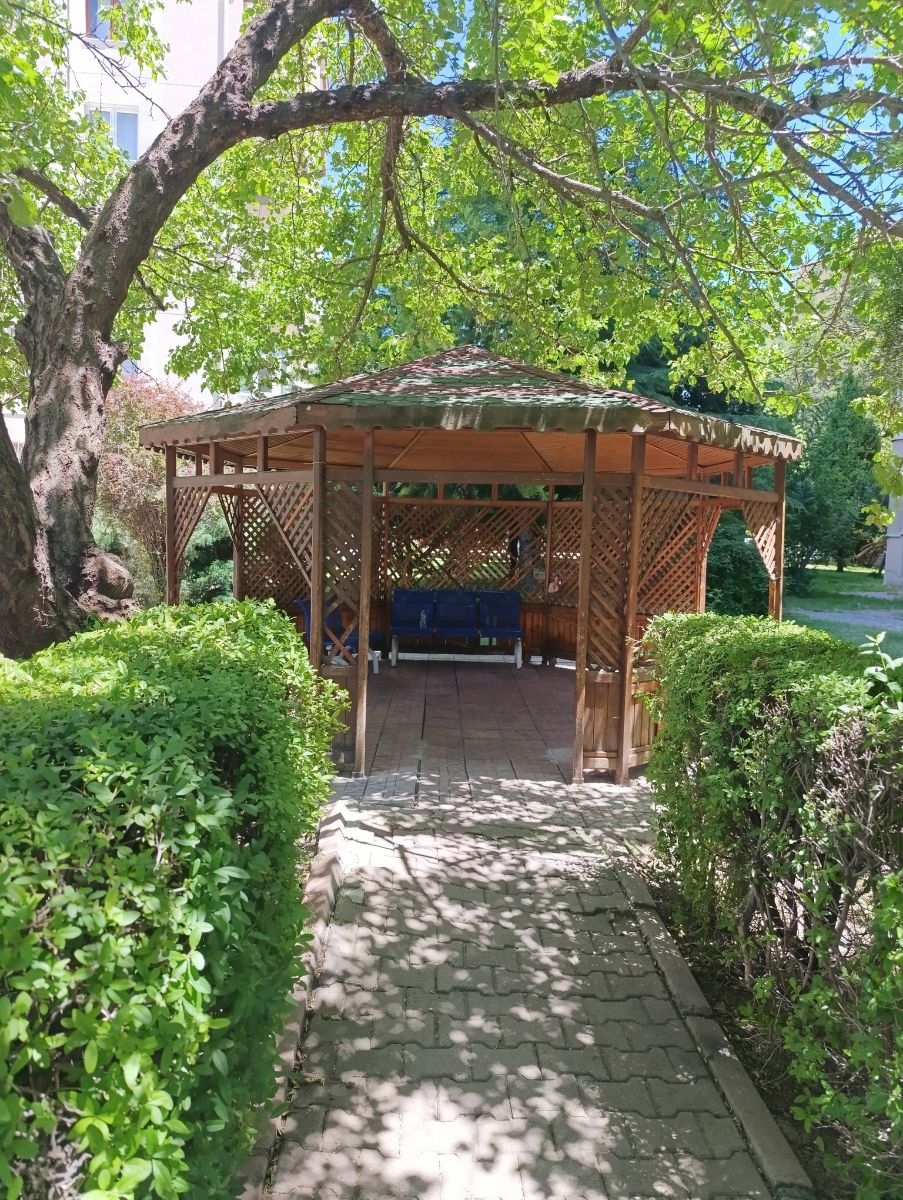 OSMAN ZEKİ YÜCESAN OKULU'NUN KARŞISINDA 180 M2 3+1 SATILIK DAİRE
