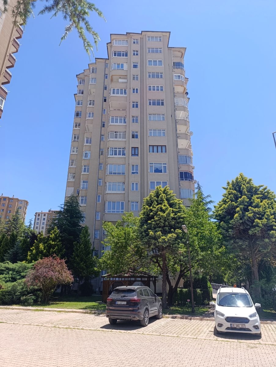 OSMAN ZEKİ YÜCESAN OKULU'NUN KARŞISINDA 180 M2 3+1 SATILIK DAİRE - Resim 31