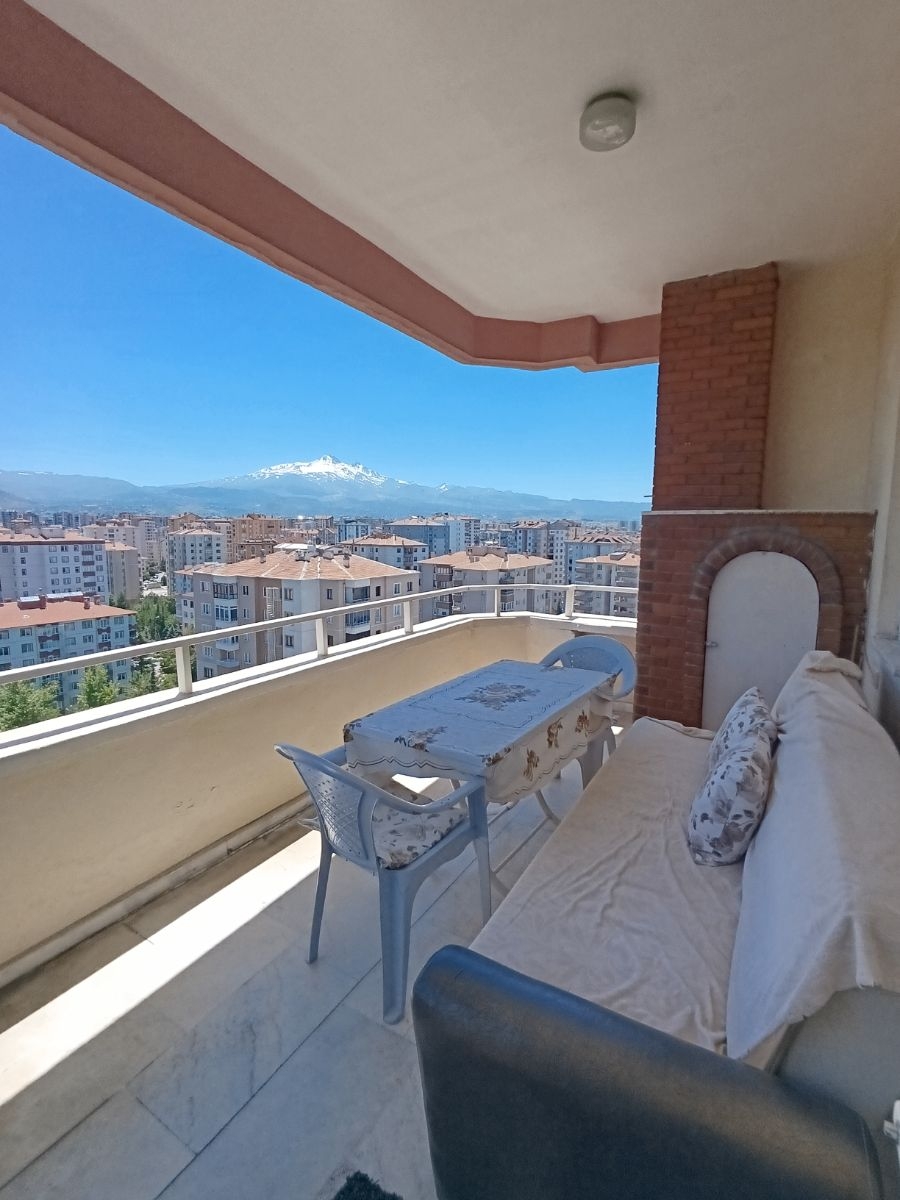 OSMAN ZEKİ YÜCESAN OKULU'NUN KARŞISINDA 180 M2 3+1 SATILIK DAİRE - Resim 10