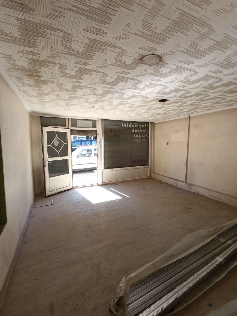 ESKİ SANAYİ DE VAKIF BANK YANINDA 100 M2 ÇİFT CEPHELİ DÜKKAN