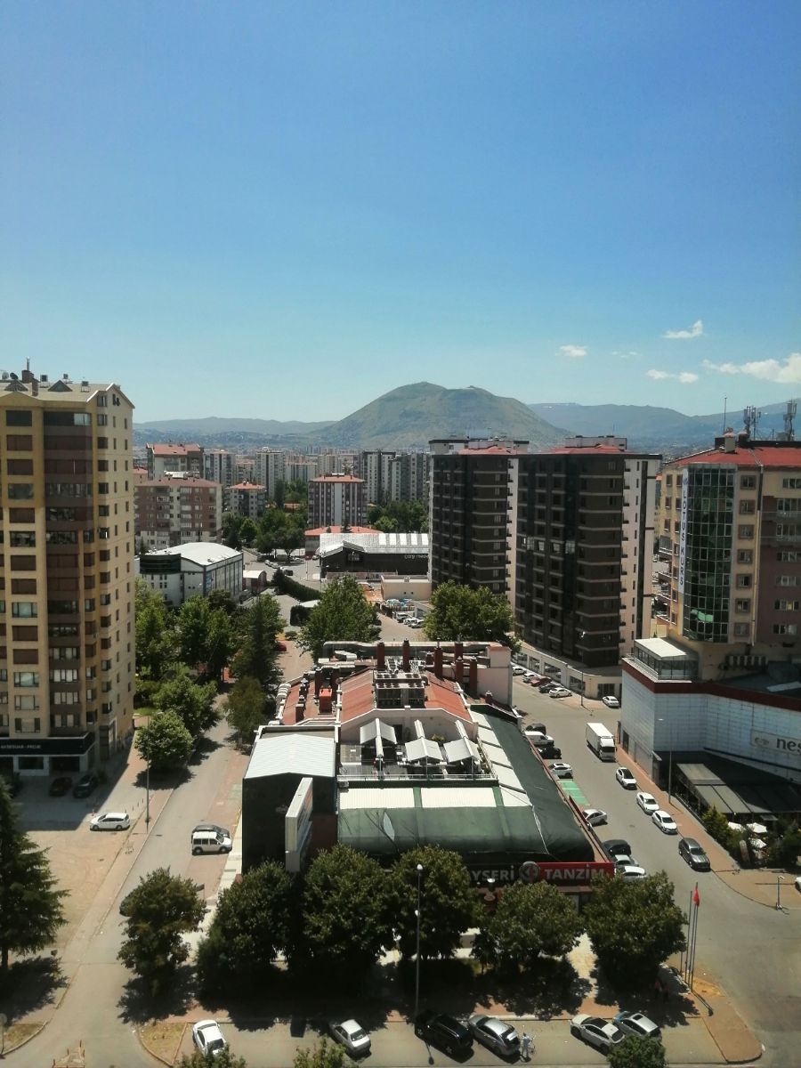SİVAS CADDESİ'NDE "SÜPER ERCİYES MANZARALI" SATILIK DAİRE