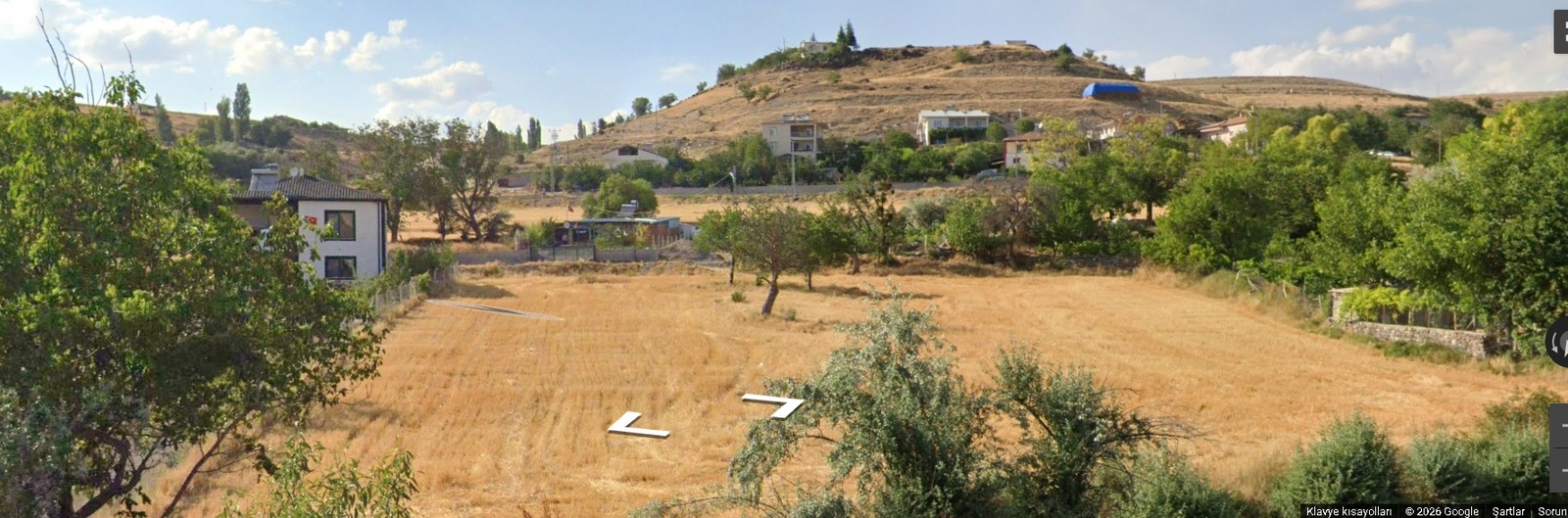MOLU'DA YOLA CEPHE, İMARA YAKIN TARLA