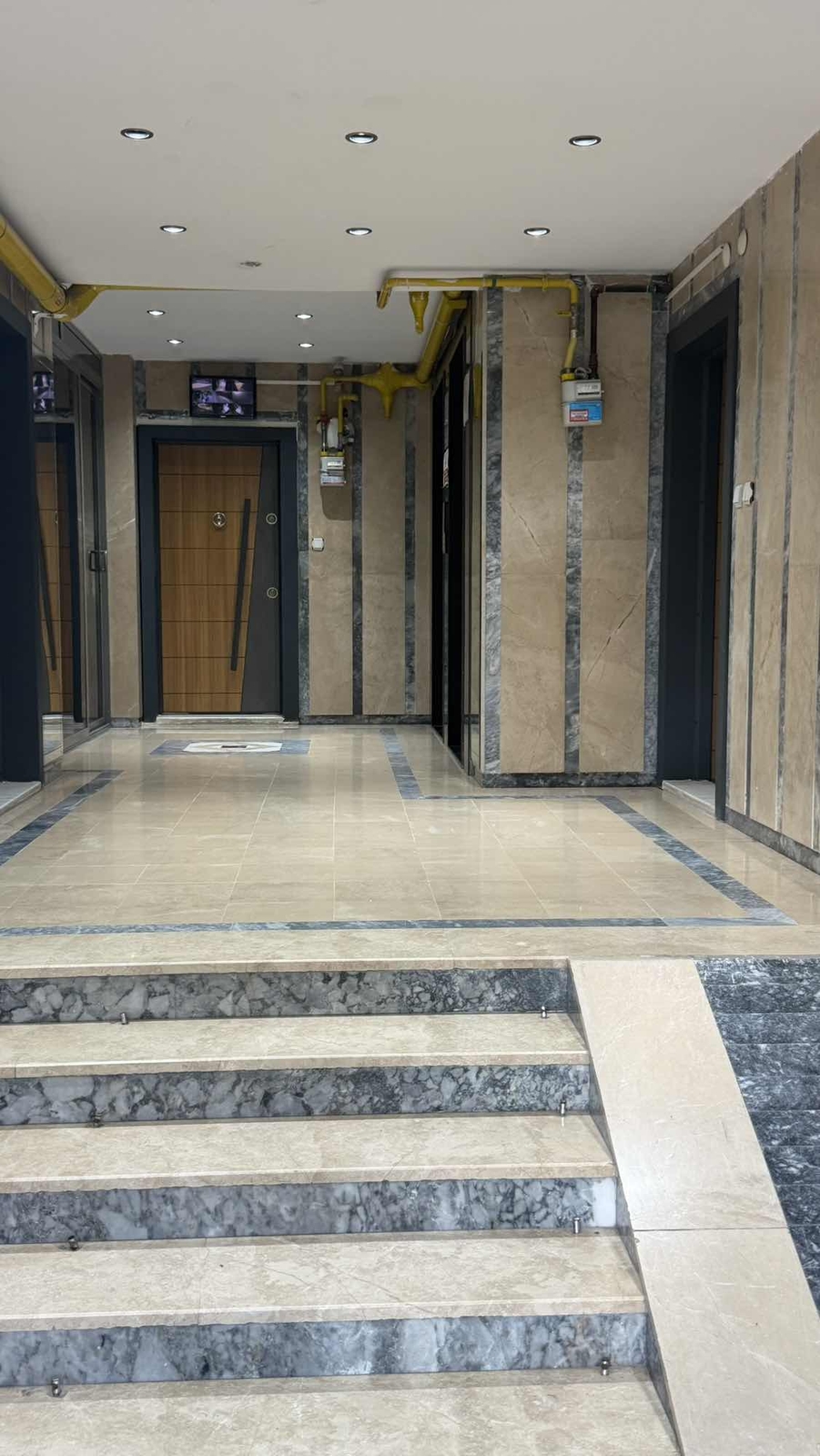 Köşk Mahallesi'nde geniş içli yapılı kombili daire