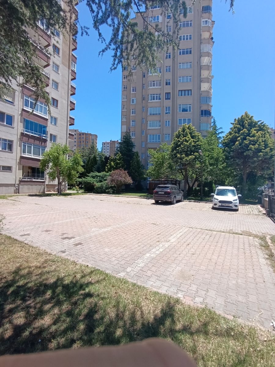 OSMAN ZEKİ YÜCESAN OKULU'NUN KARŞISINDA 180 M2 3+1 SATILIK DAİRE - Resim 3