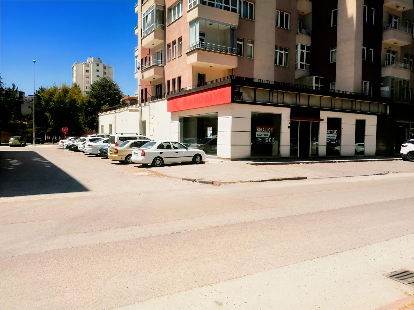 OSMAN KAVUNCU MH'DE MÜKEMMEL BİR KONUMDA "SATILIK"400 M2 DÜKKAN - Resim 4