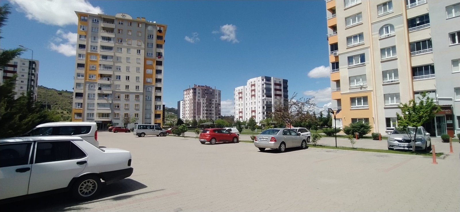 ALTINOLUK'TA ŞEHZADE KONUTLARINDA MANZARALI TEMİZ DAİRE