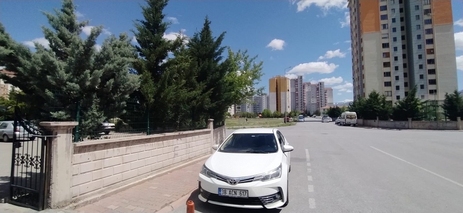 ALTINOLUK'TA ŞEHZADE KONUTLARINDA MANZARALI TEMİZ DAİRE - Resim 16