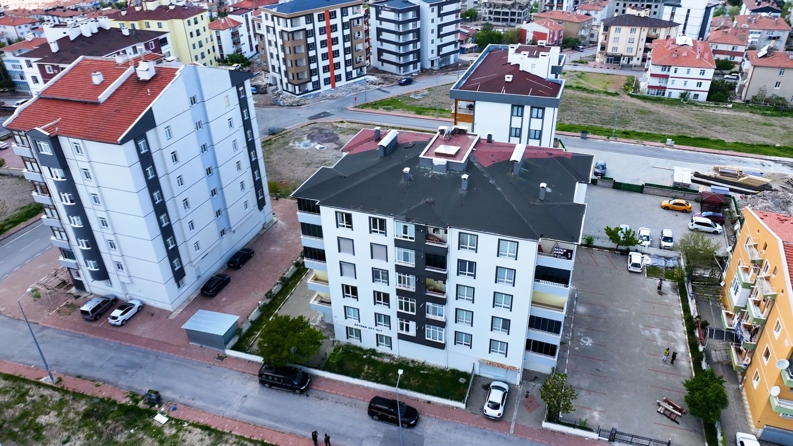 Erkilet Generalemirde Açık Cepheli 5. Kat Geniş 3+1 Daire - Resim 12