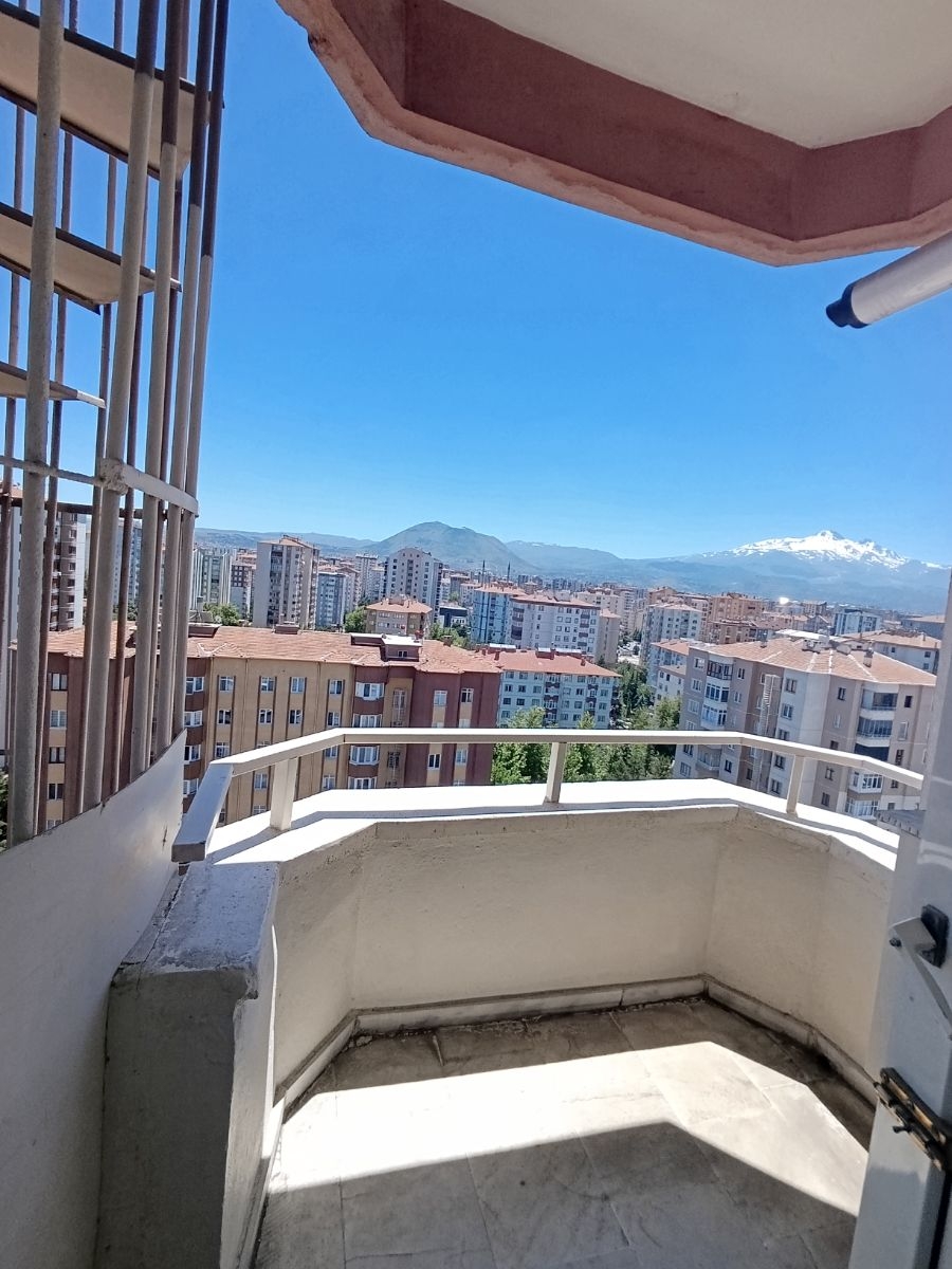 OSMAN ZEKİ YÜCESAN OKULU'NUN KARŞISINDA 180 M2 3+1 SATILIK DAİRE - Resim 7