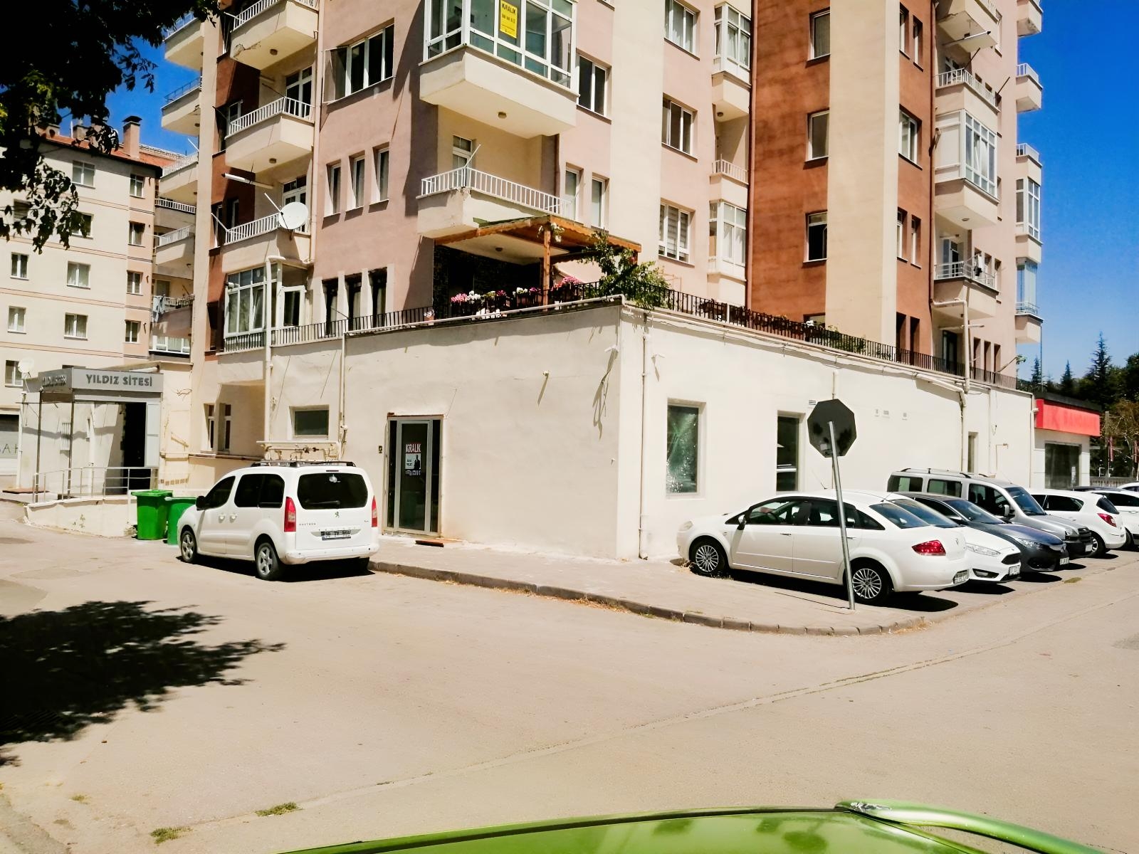 OSMAN KAVUNCU MH'DE MÜKEMMEL BİR KONUMDA "SATILIK"400 M2 DÜKKAN - Resim 5