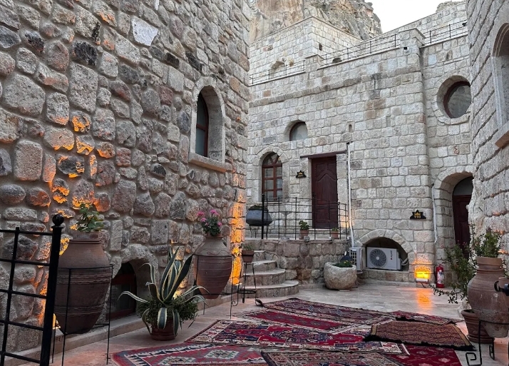 ÜRGÜP'ÜN KALBİNDE EMSALLERİNİN ÜZERİNDE KATMA DEĞERLİ CAVE OTEL - Resim 5