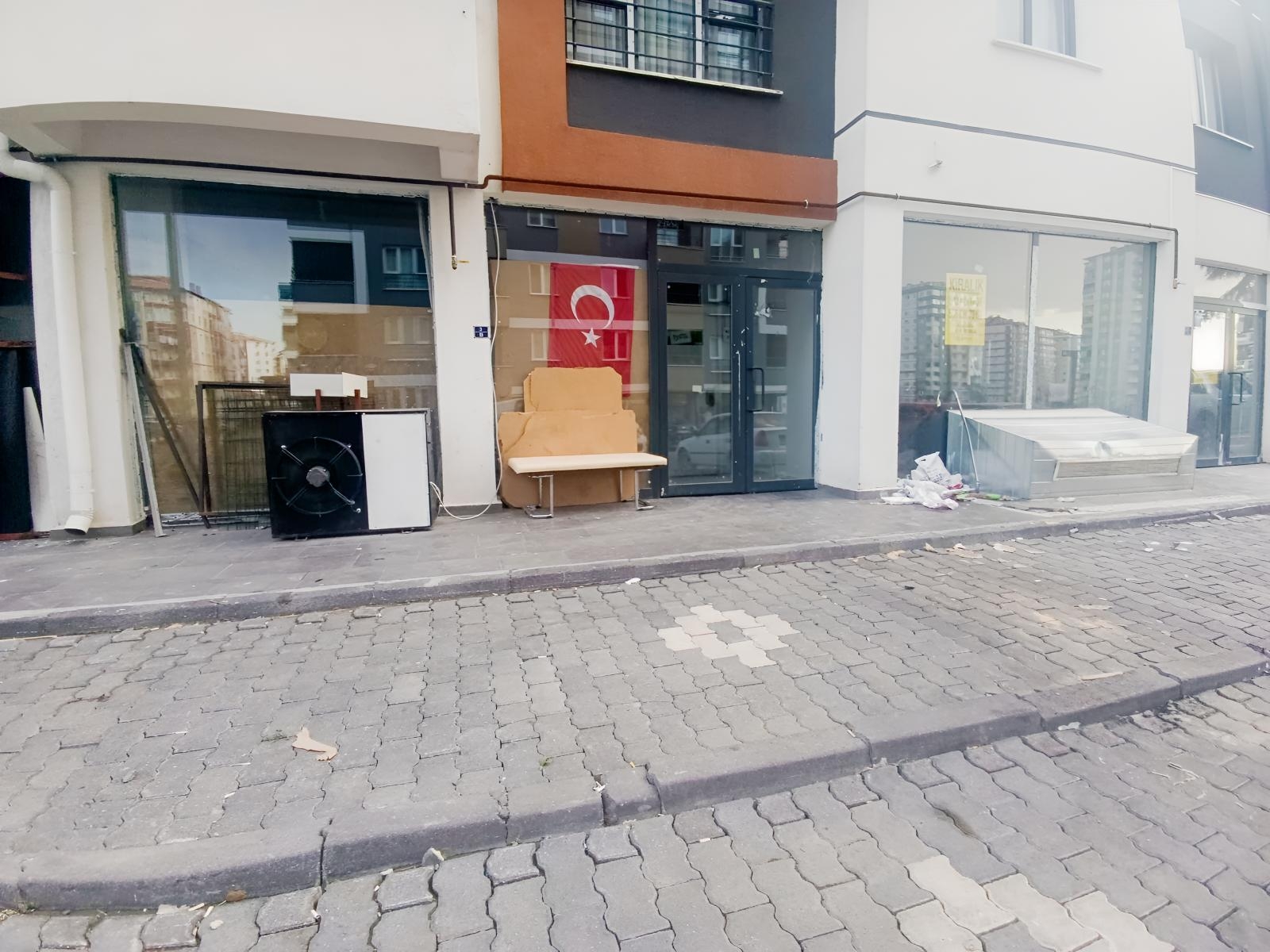 Küçük Ali Mahallesinde Kiralık Geniş Cepheli Dükkan - Resim 15