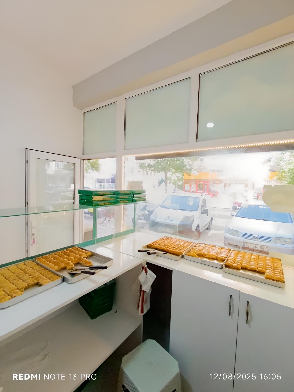 KILIÇASLAN MAHALLESİNDE ANA CADDE ÜZERİNDE SATILIK 12 M2 DÜKKAN