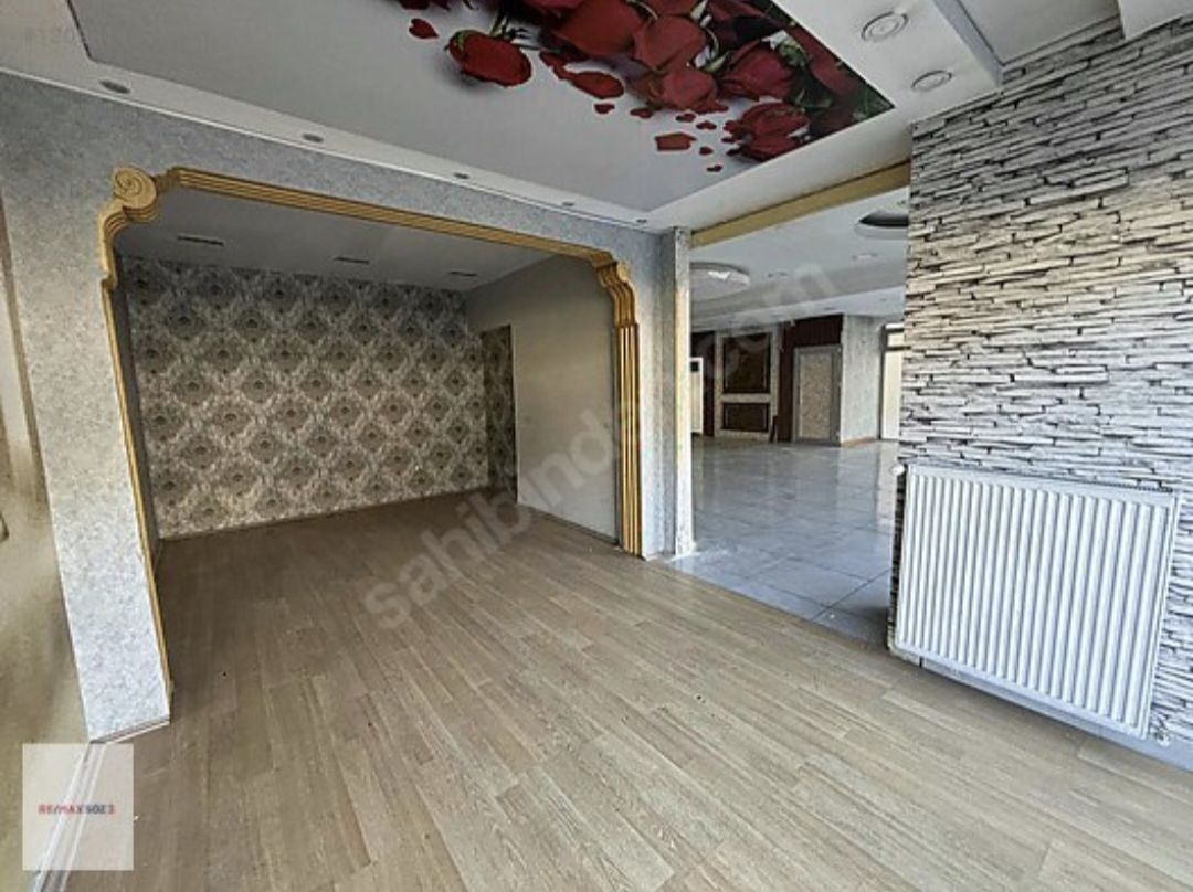eski çevreyol üzerinde kiralık dükkan 185m² - Resim 4