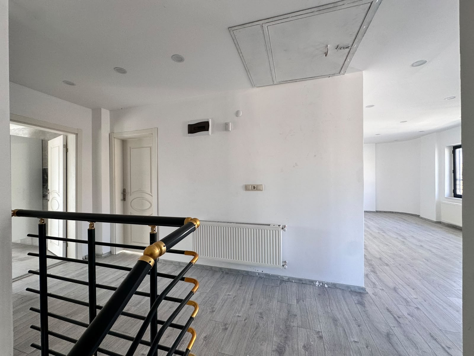 ÜRGÜPTE YENİ YAPILAŞMANIN İÇİNDE FIRSAT 3 KATLI LÜKS VİLLA!! - Resim 18