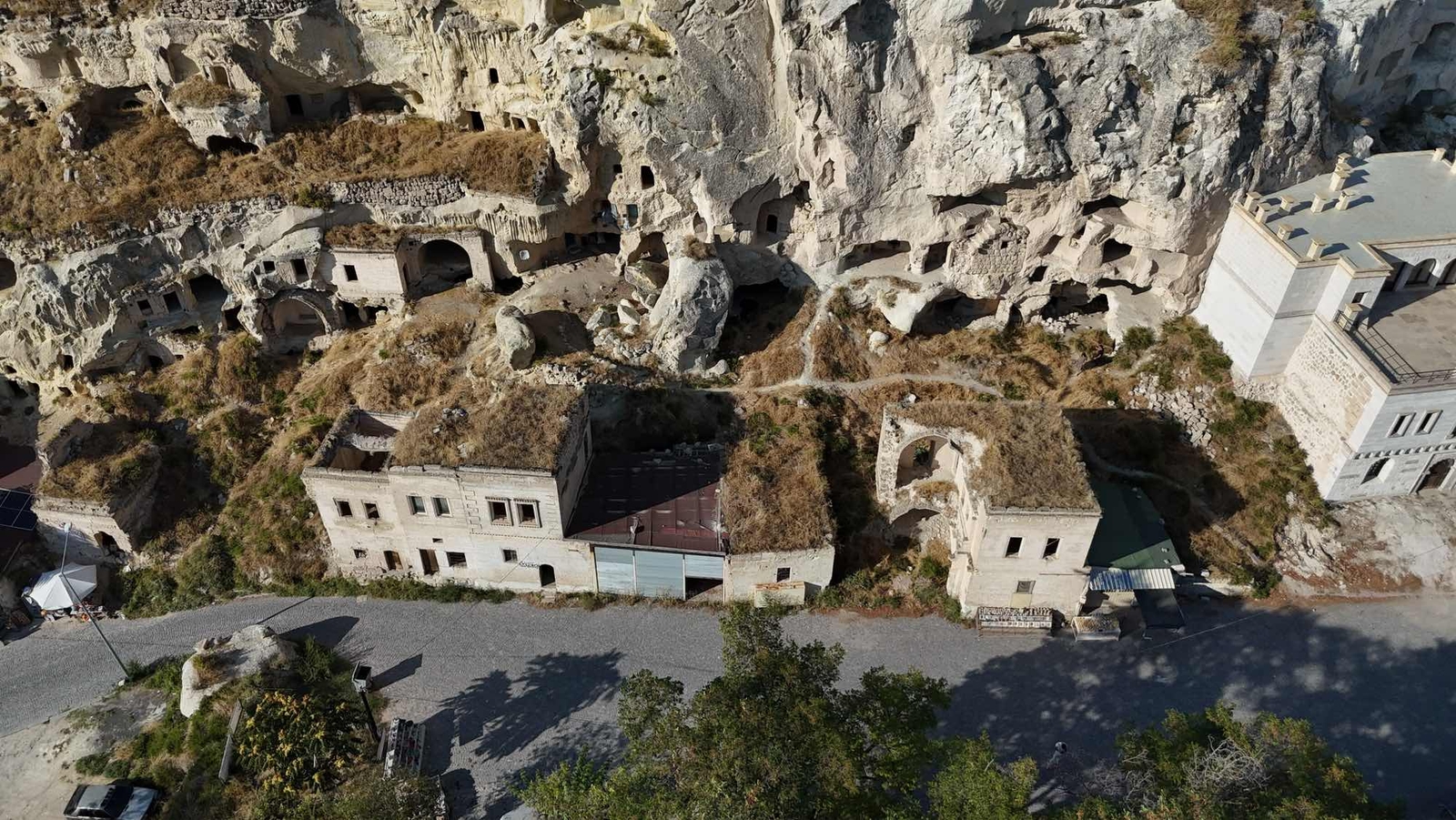 ÇAVUŞİNDE KÖY İÇİNDE 358 M² KARGİR EV - Resim 12