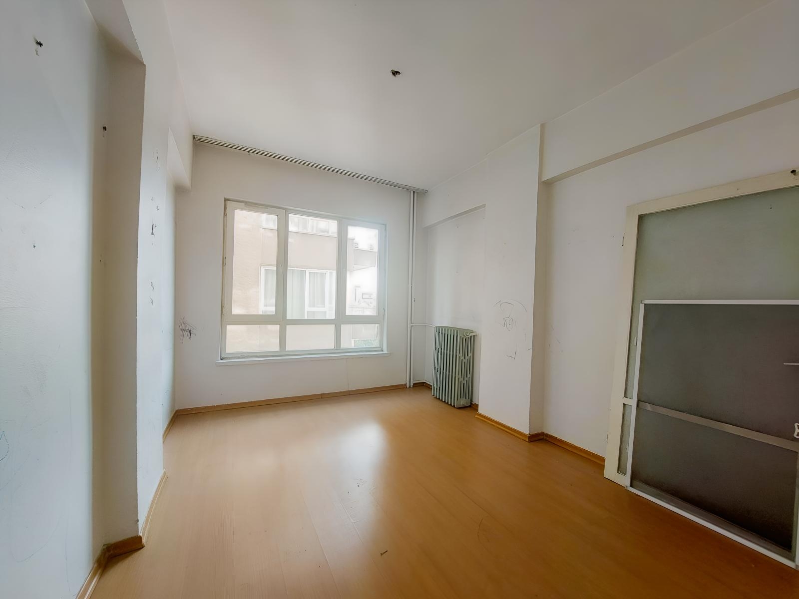 SİVAS CADDESİ ÜZERİNDE SATILIK DAİRE (tranvay durağının dibinde)
