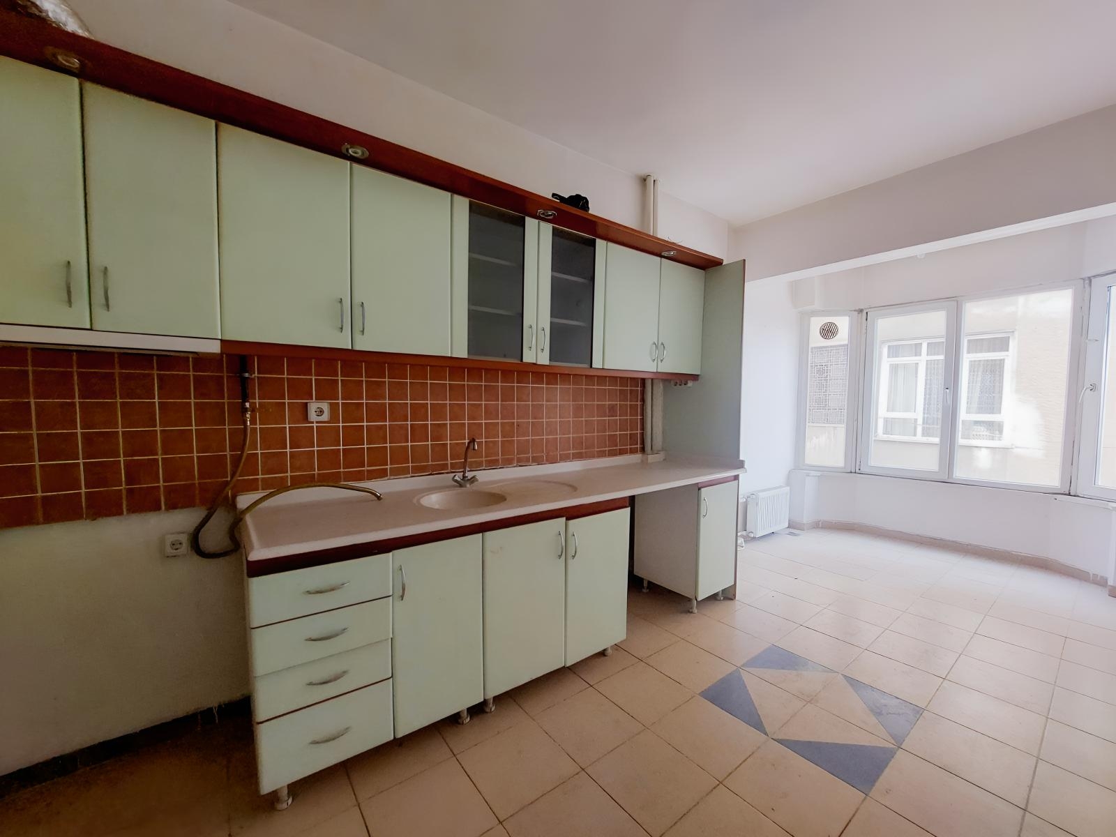 SİVAS CADDESİ ÜZERİNDE SATILIK DAİRE (tranvay durağının dibinde) - Resim 12