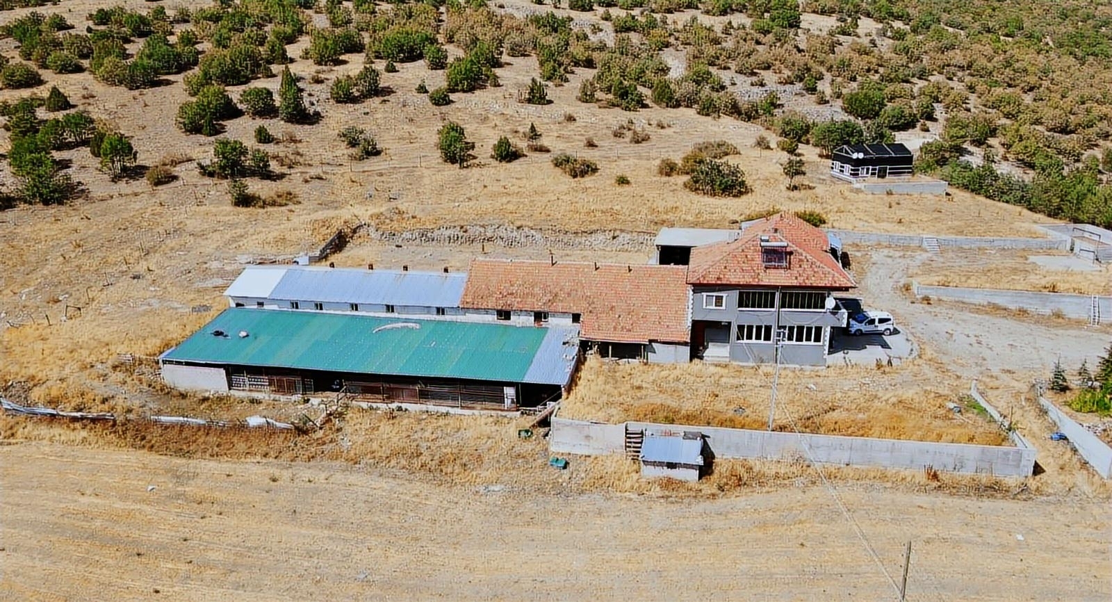 Çayıralan Turluhan Köyünde 130 Başlık Satılık Besi Çiftliği - Resim 16