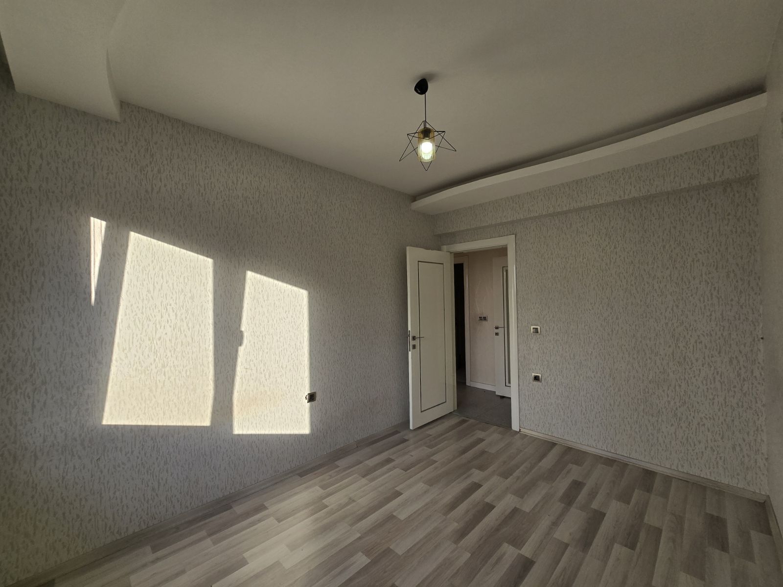 GERMİR'DE SATILIK 4+1 DAİRE - Resim 2