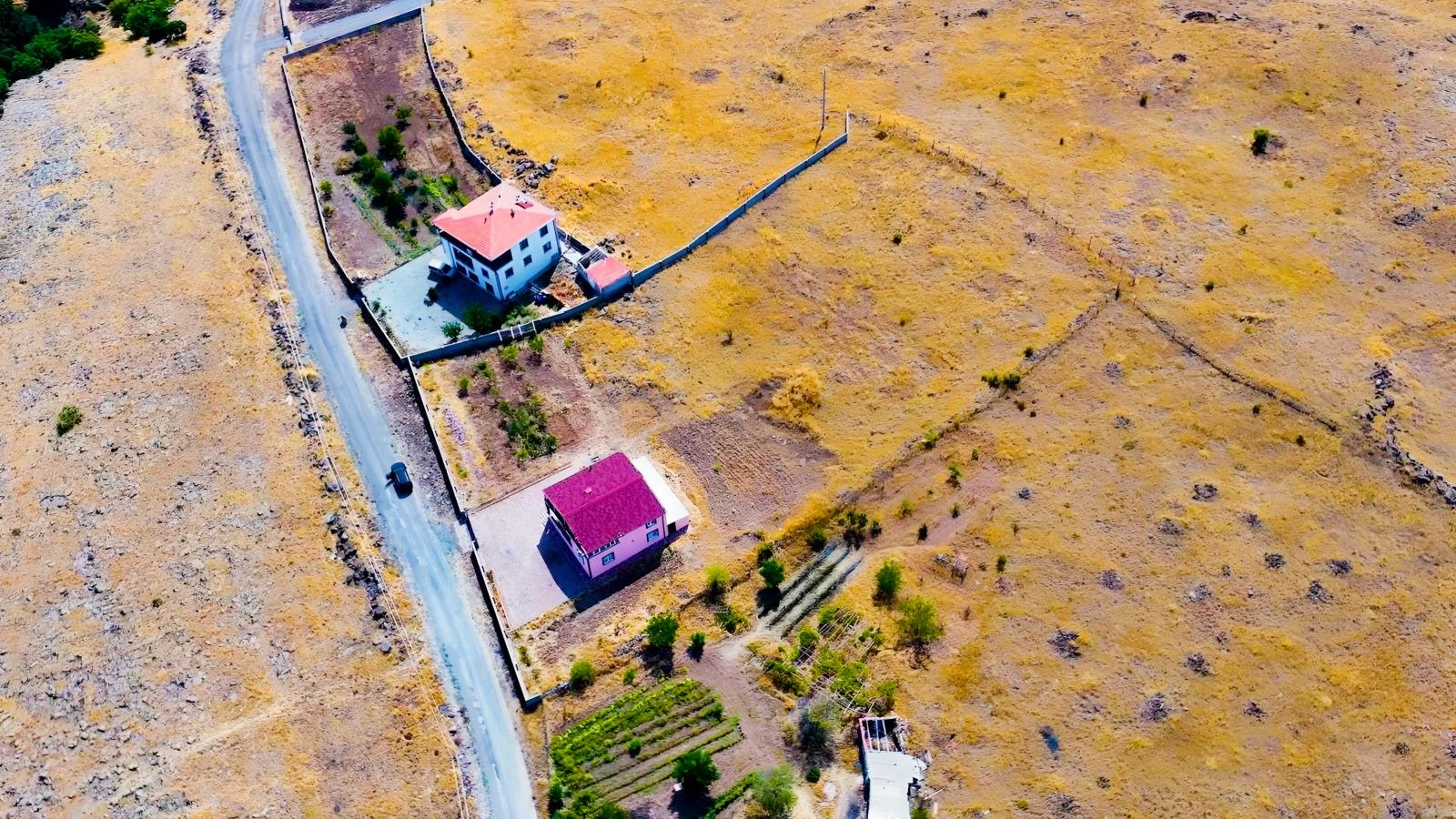 ÇEVRİLDE SATILIK 5.058 M2 ARSALI BARAJ MANZARALI BAĞIMSIZ EV - Resim 12