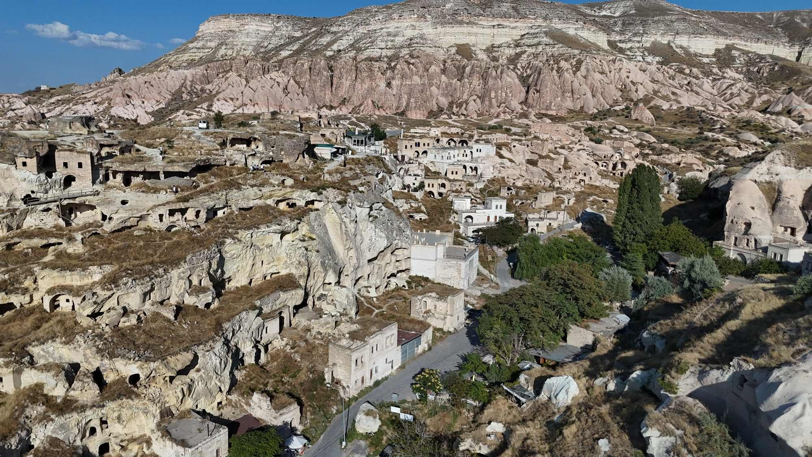ÇAVUŞİNDE KÖY İÇİNDE 358 M² KARGİR EV - Resim 4