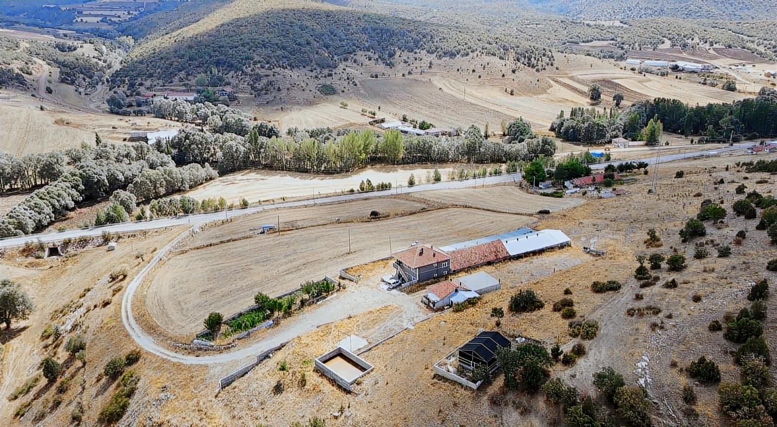 Çayıralan Turluhan Köyünde 130 Başlık Satılık Besi Çiftliği - Resim 20