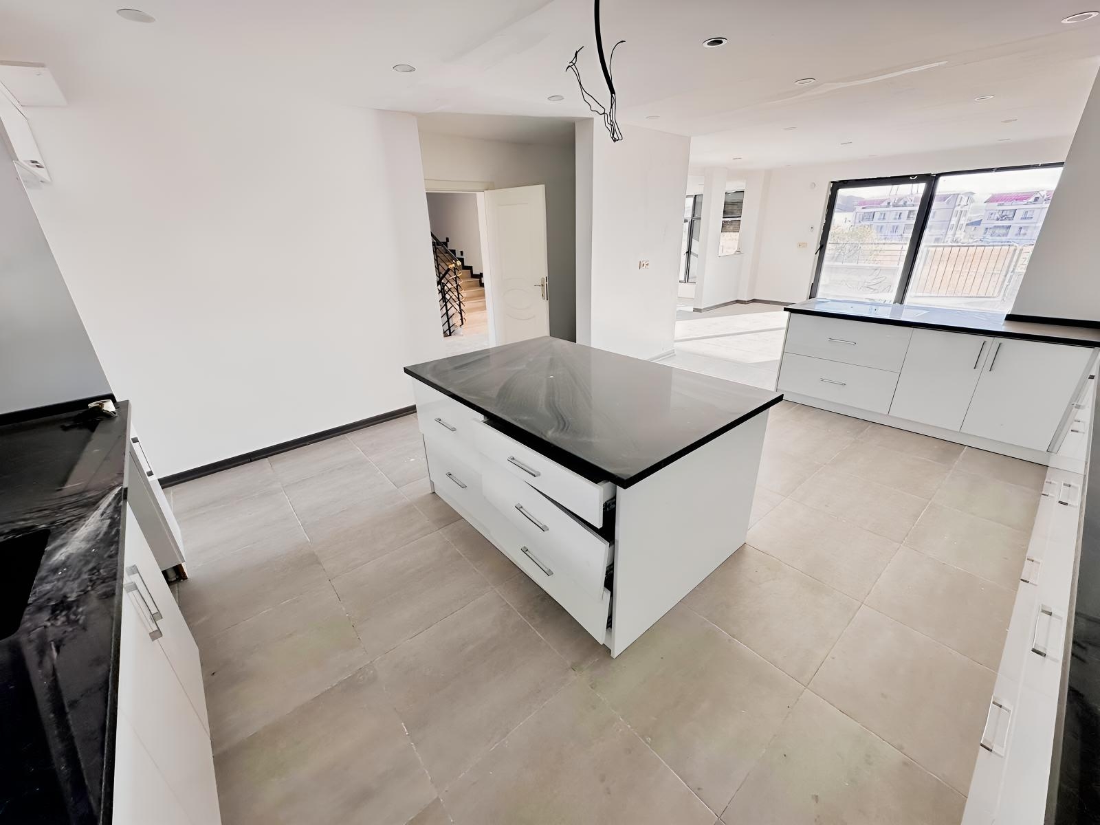 ÜRGÜPTE YENİ YAPILAŞMANIN İÇİNDE FIRSAT 3 KATLI LÜKS VİLLA!! - Resim 27