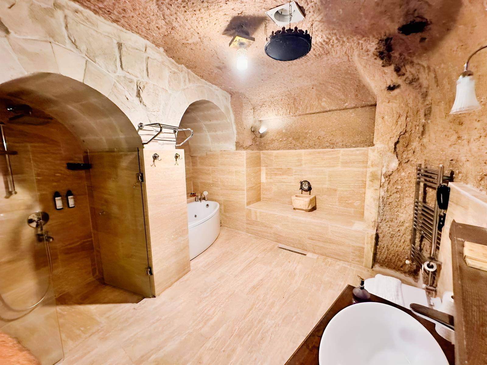 AVANOSUN TARİHİ DOKUSUNDA BUTİK OTEL FIRSATI - Resim 11