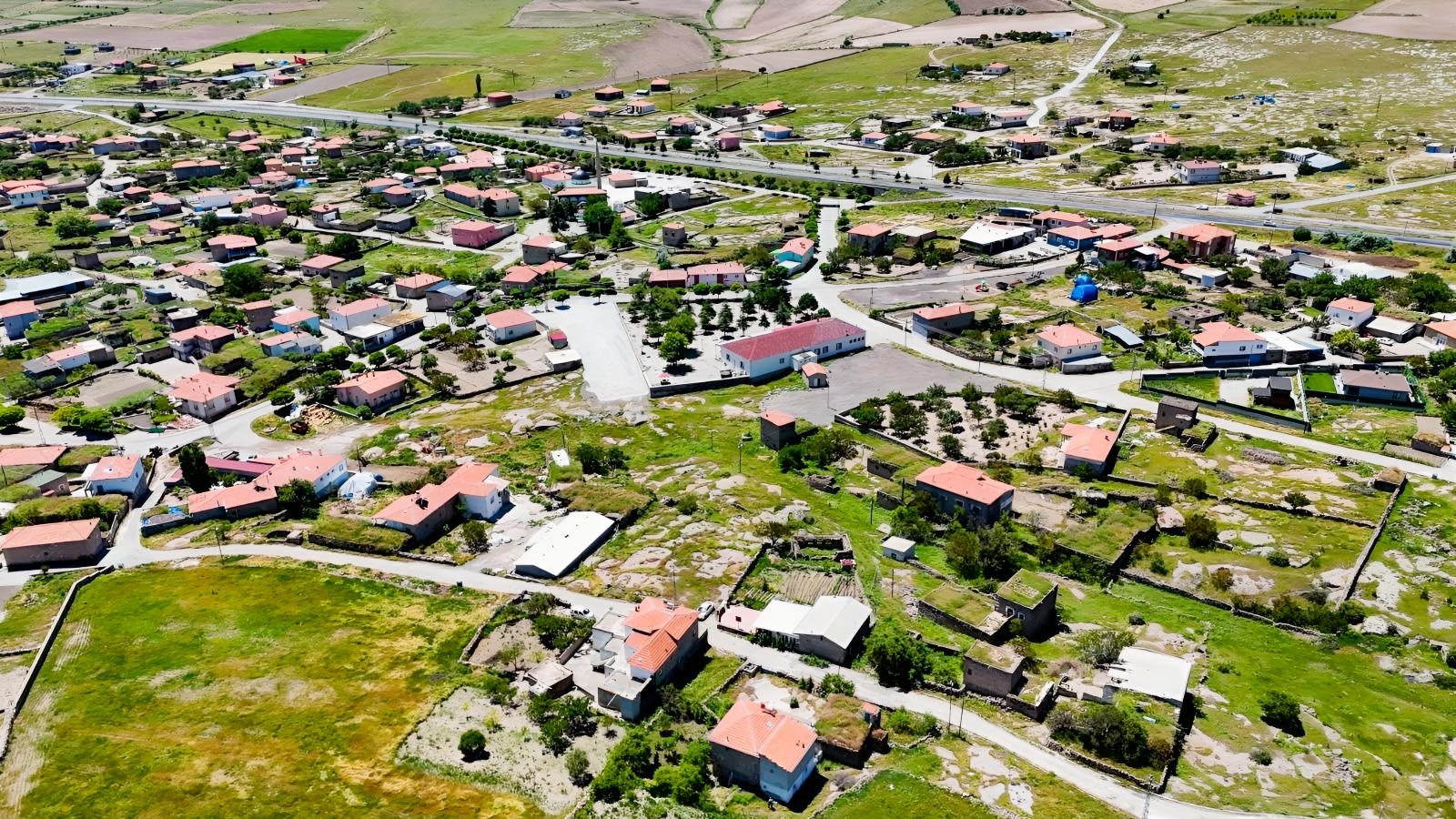 İNCESU GARİPÇE DE SATILIK TEMİZ VİLLA PARSELİ MANZARALI
